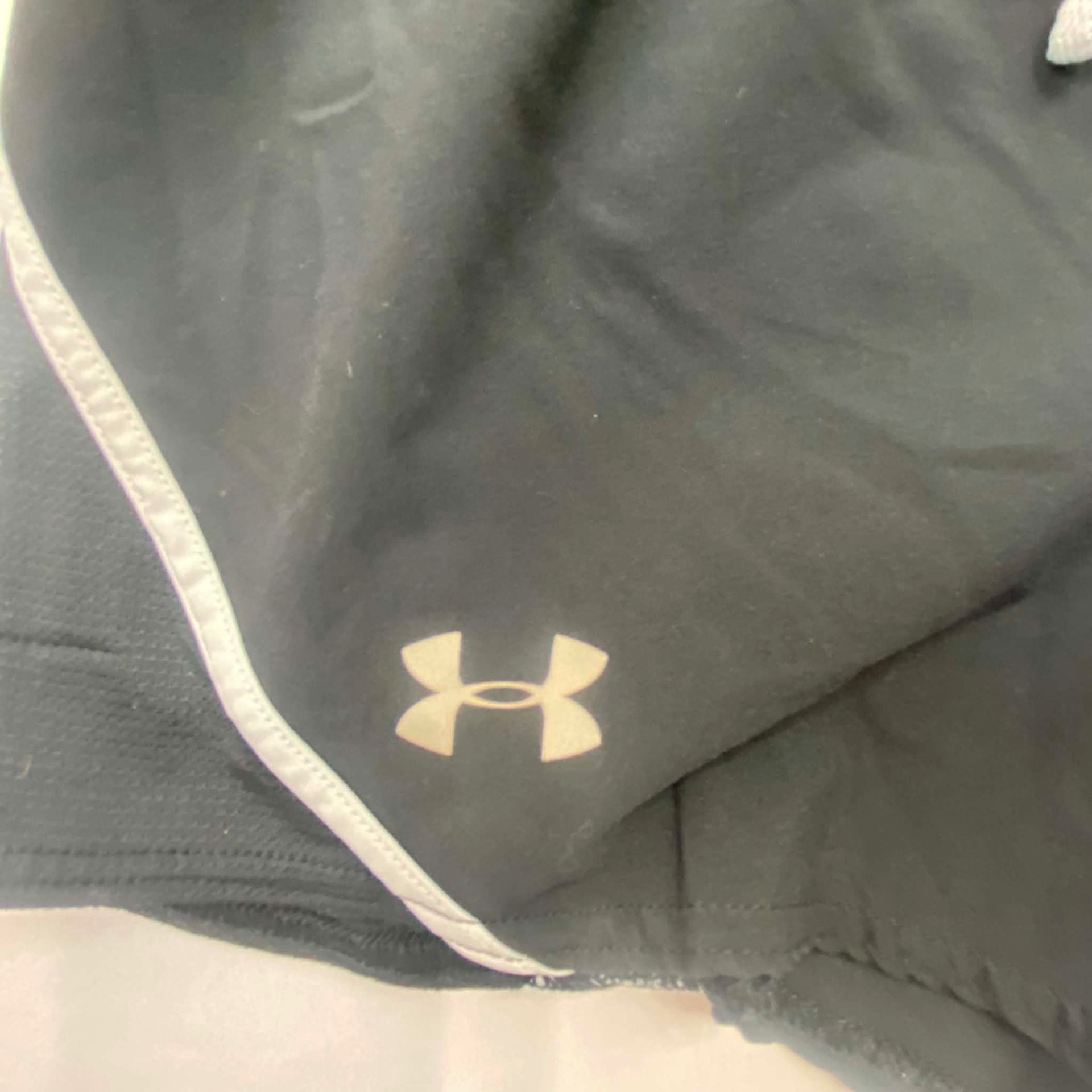 Under Armour HeatGear Shorts Size XS Black White Athletic 7