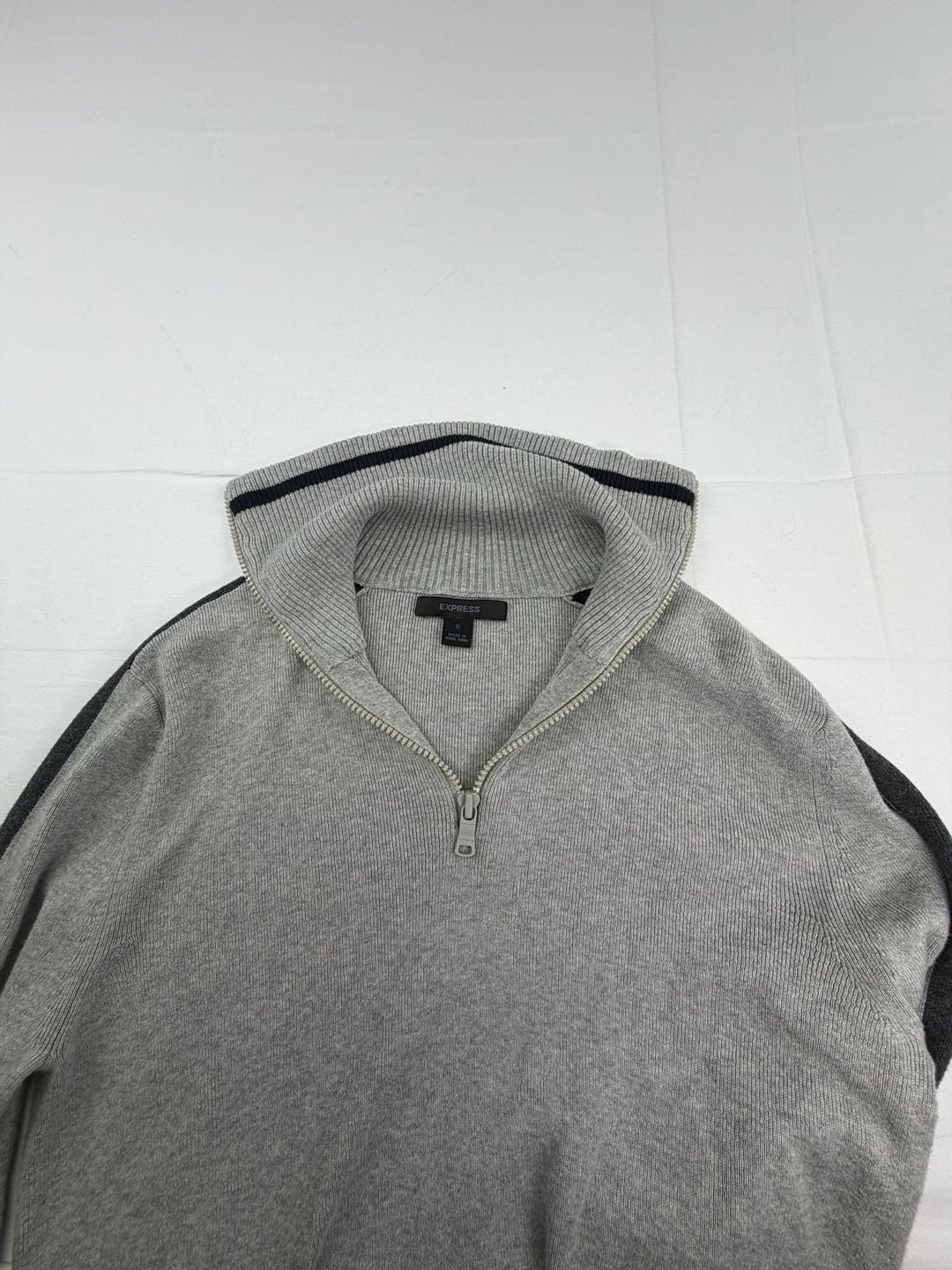 Express Men’s Quarter Zip Sweater Gray Black Stripe Cotton Pullover Size Small 10