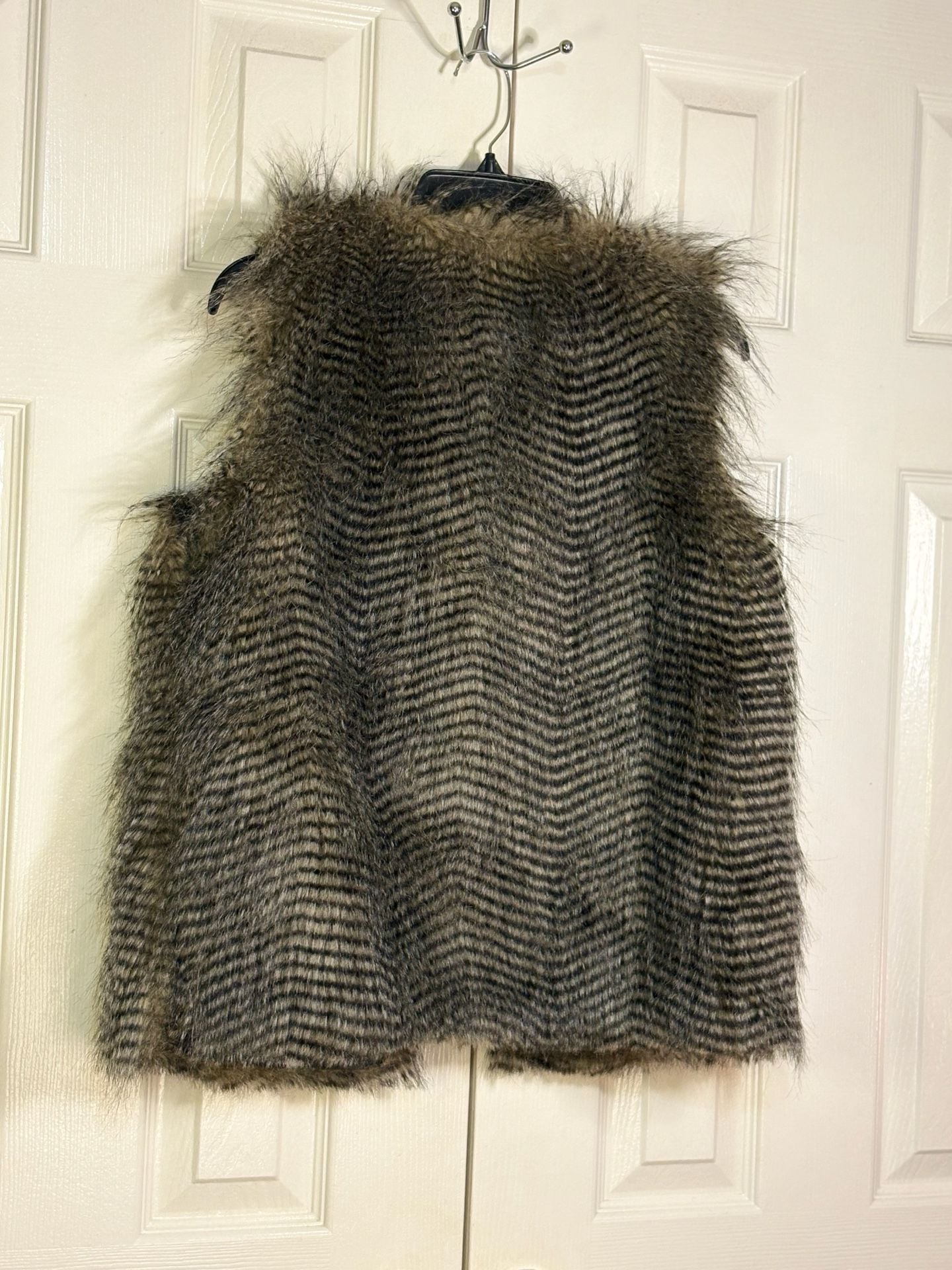 Glamsia Faux Fur Vest Size XLARGE Brown Striped Open Front 8