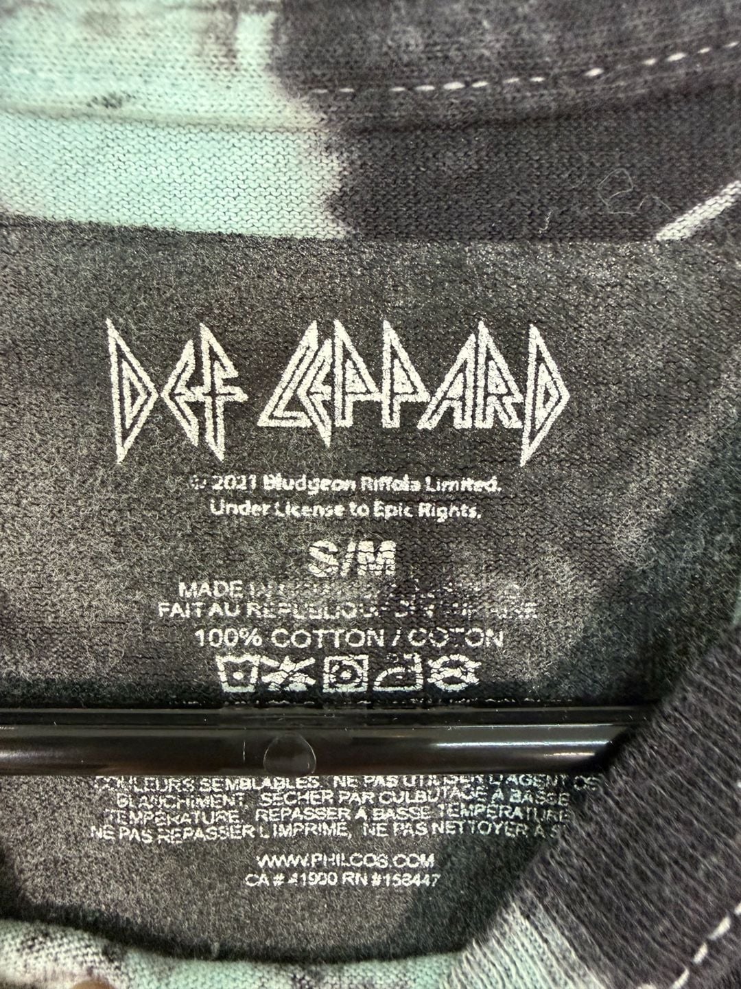 Def Leppard Animal Graphic T-Shirt Size S/M Black Light Blue Tie Dye 3