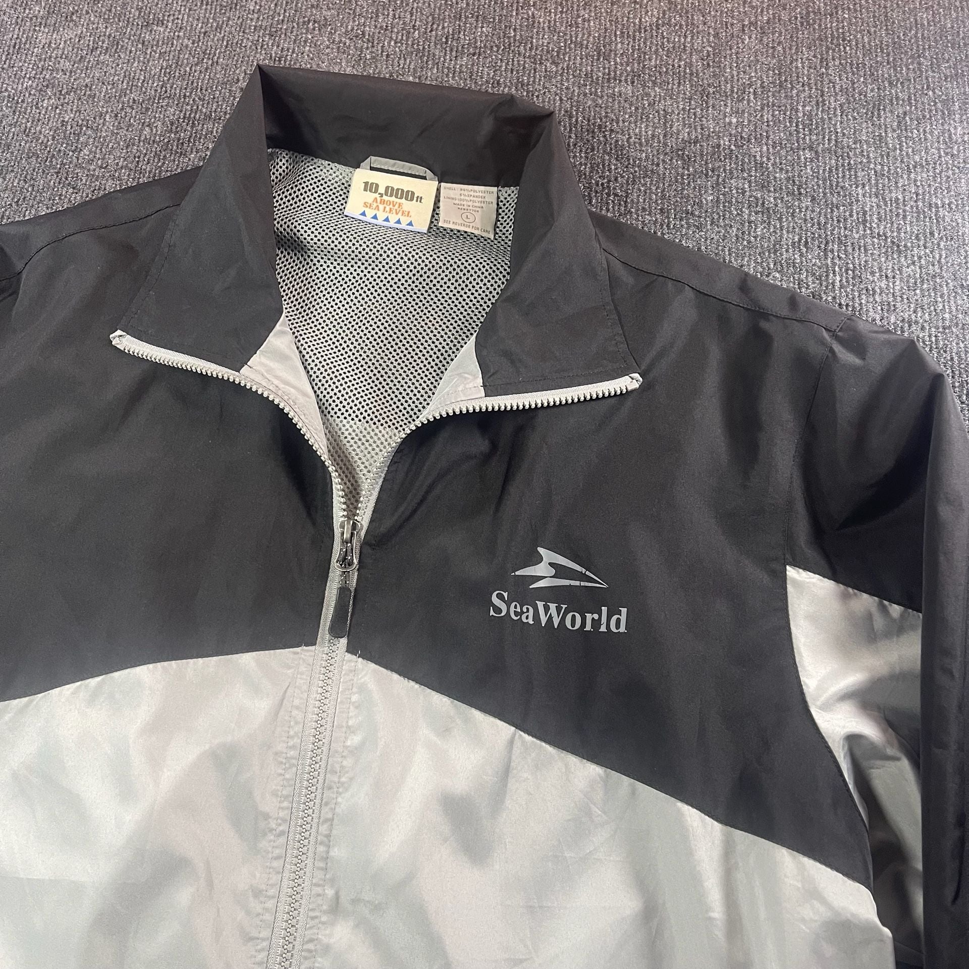 10,000 ft Above Sea Level SeaWorld Windbreaker Size L 2