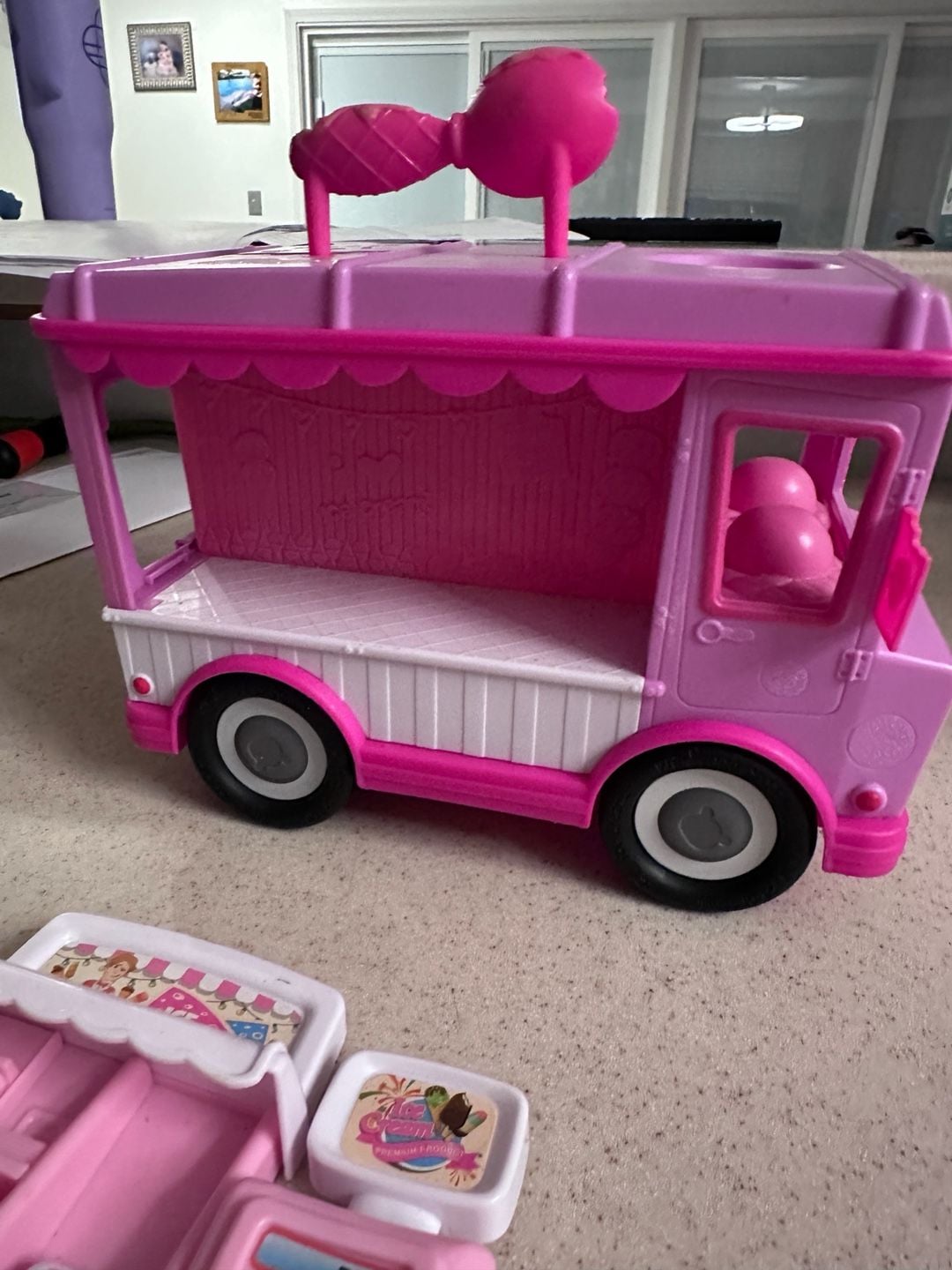 Num Noms Lipgloss Truck Ice Cream Maker Playset Toy 3