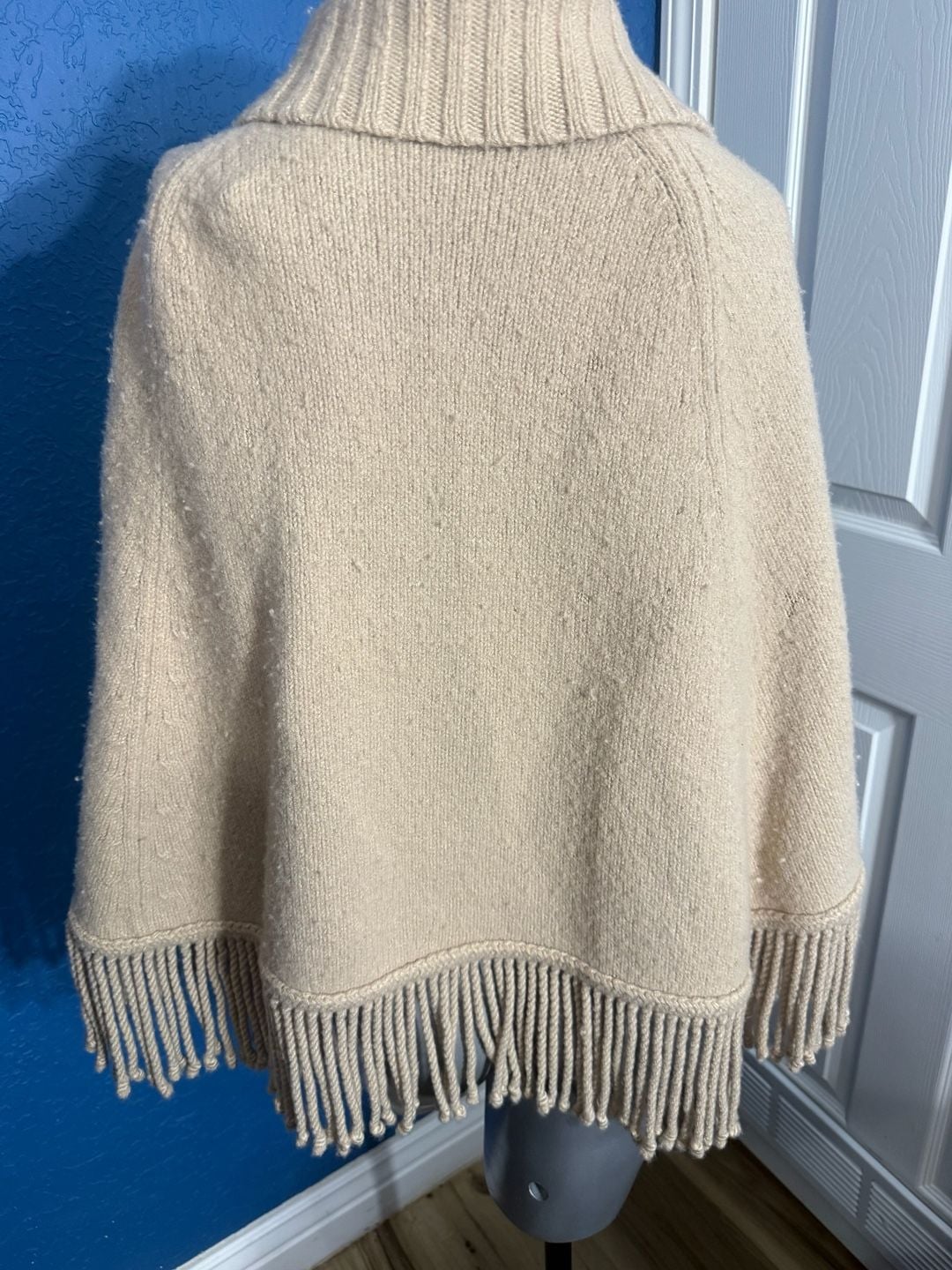Lands’ End Wool Blend Poncho Cape S/M Oatmeal Fringe Toggle Oversized Collar 7