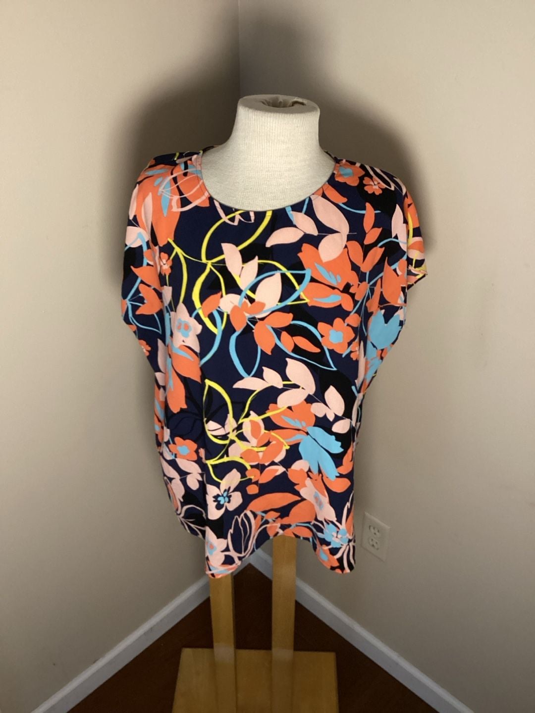 Halogen Floral Blouse Size L Navy Blue Short Sleeve Top 2