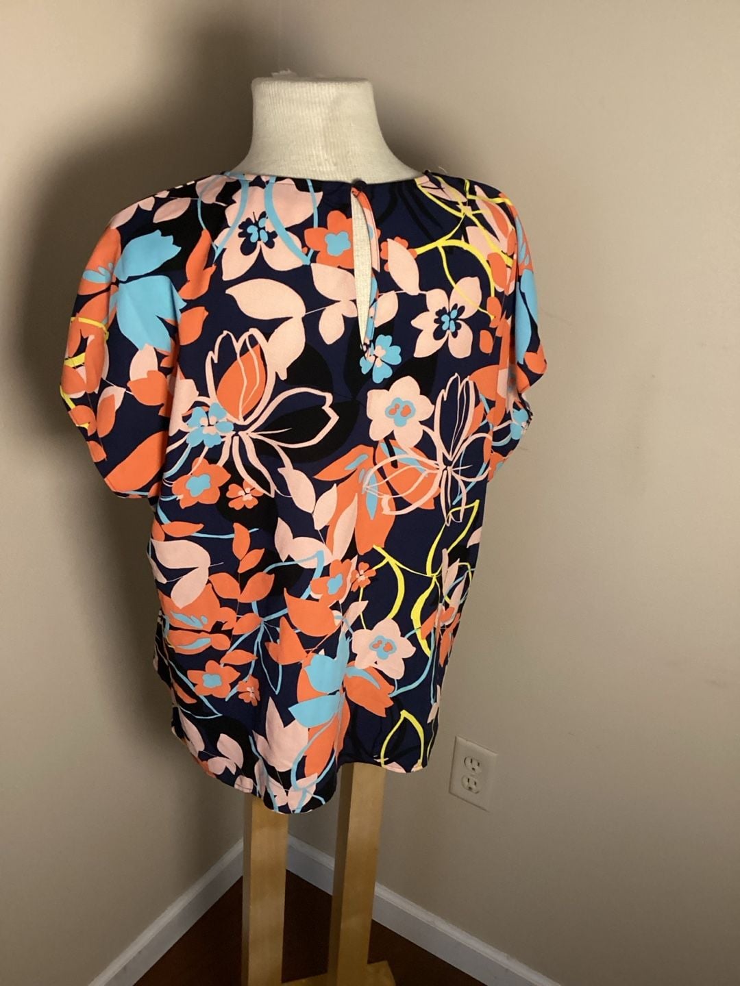 Halogen Floral Blouse Size L Navy Blue Short Sleeve Top 4