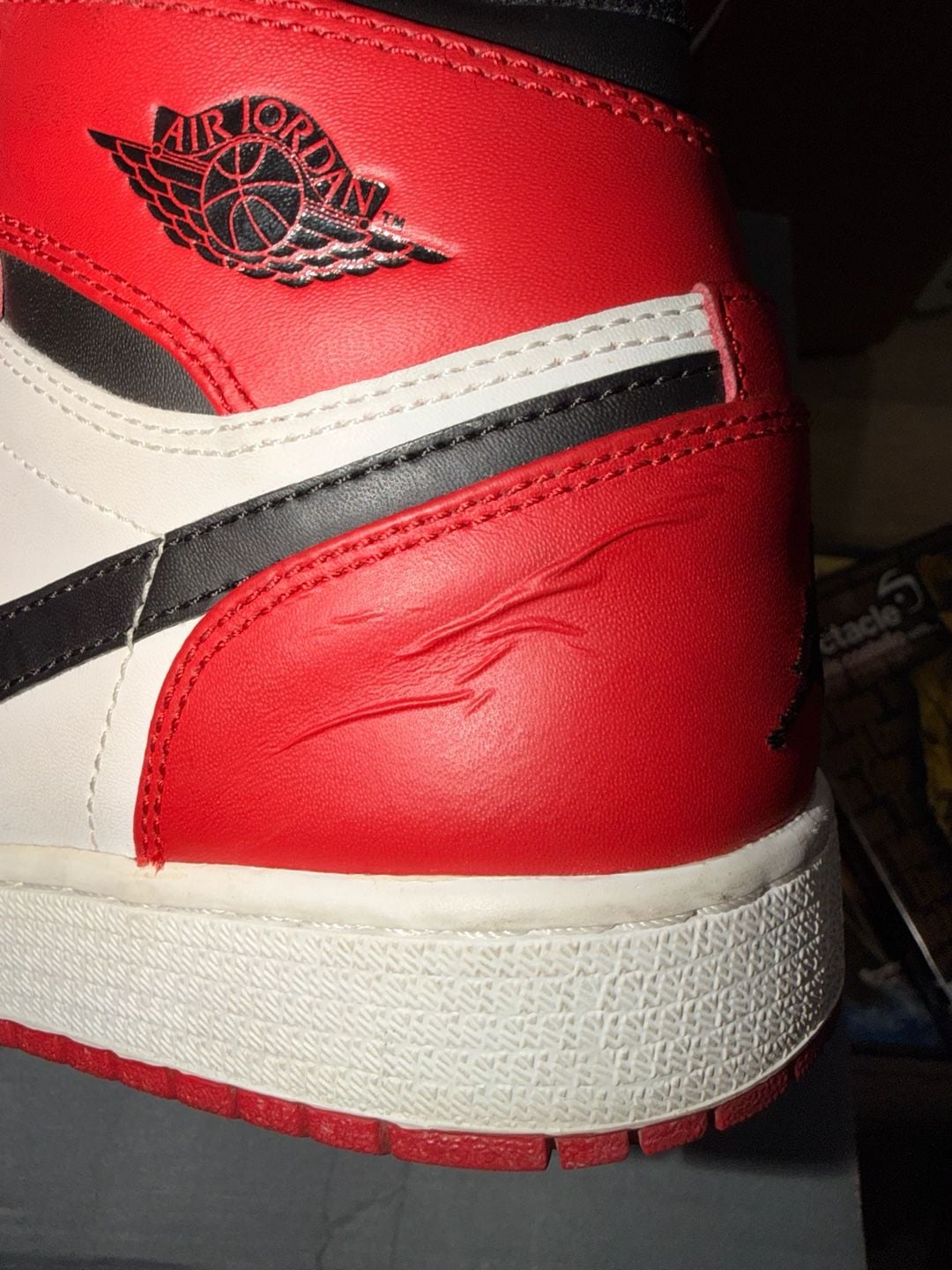 Air Jordan 1 Mid Size 6.5 Chicago White Black Red Sneakers 7