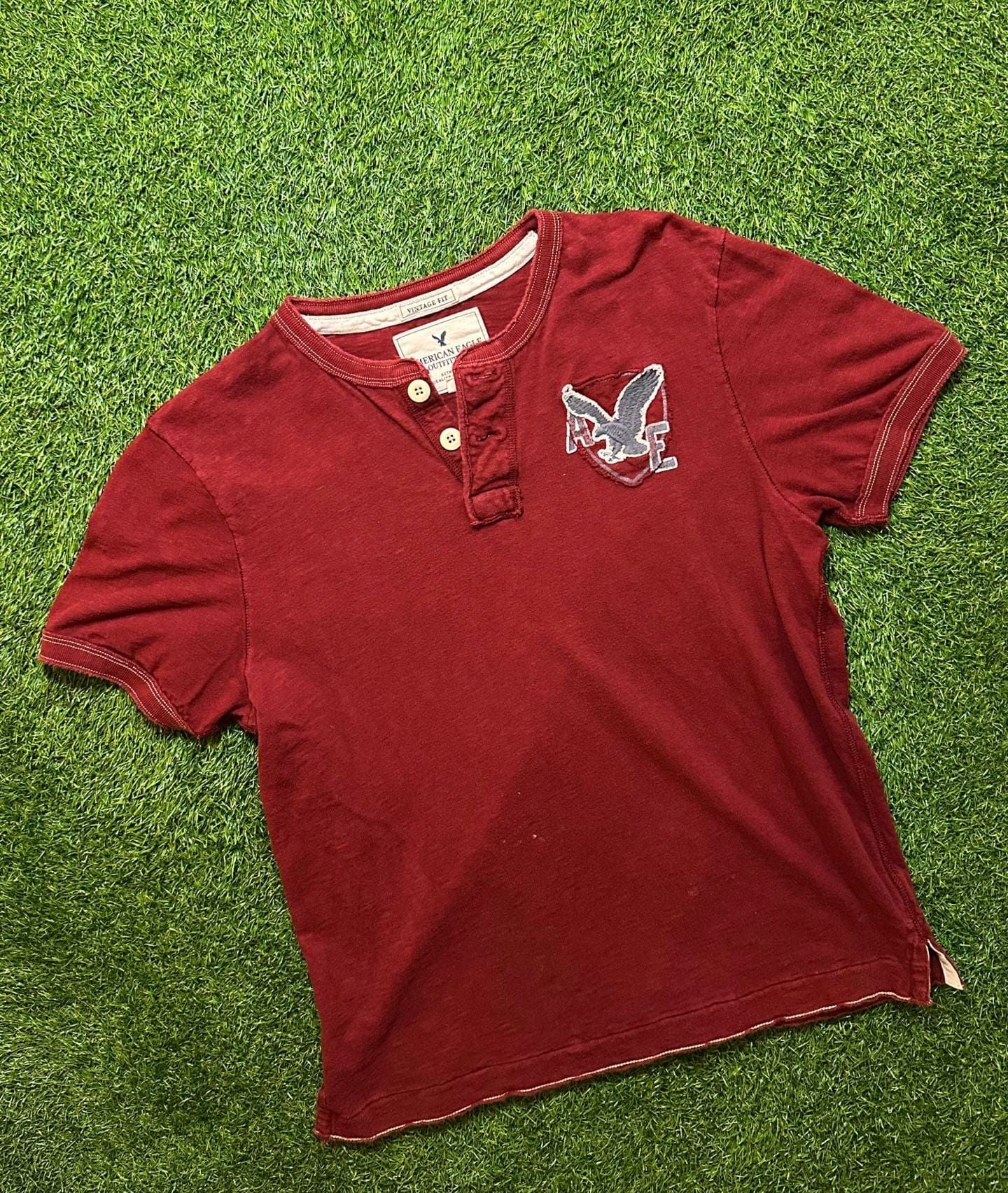 Y2K 2000s Distressed American Eagle Outfitters Henley Shirt. 3