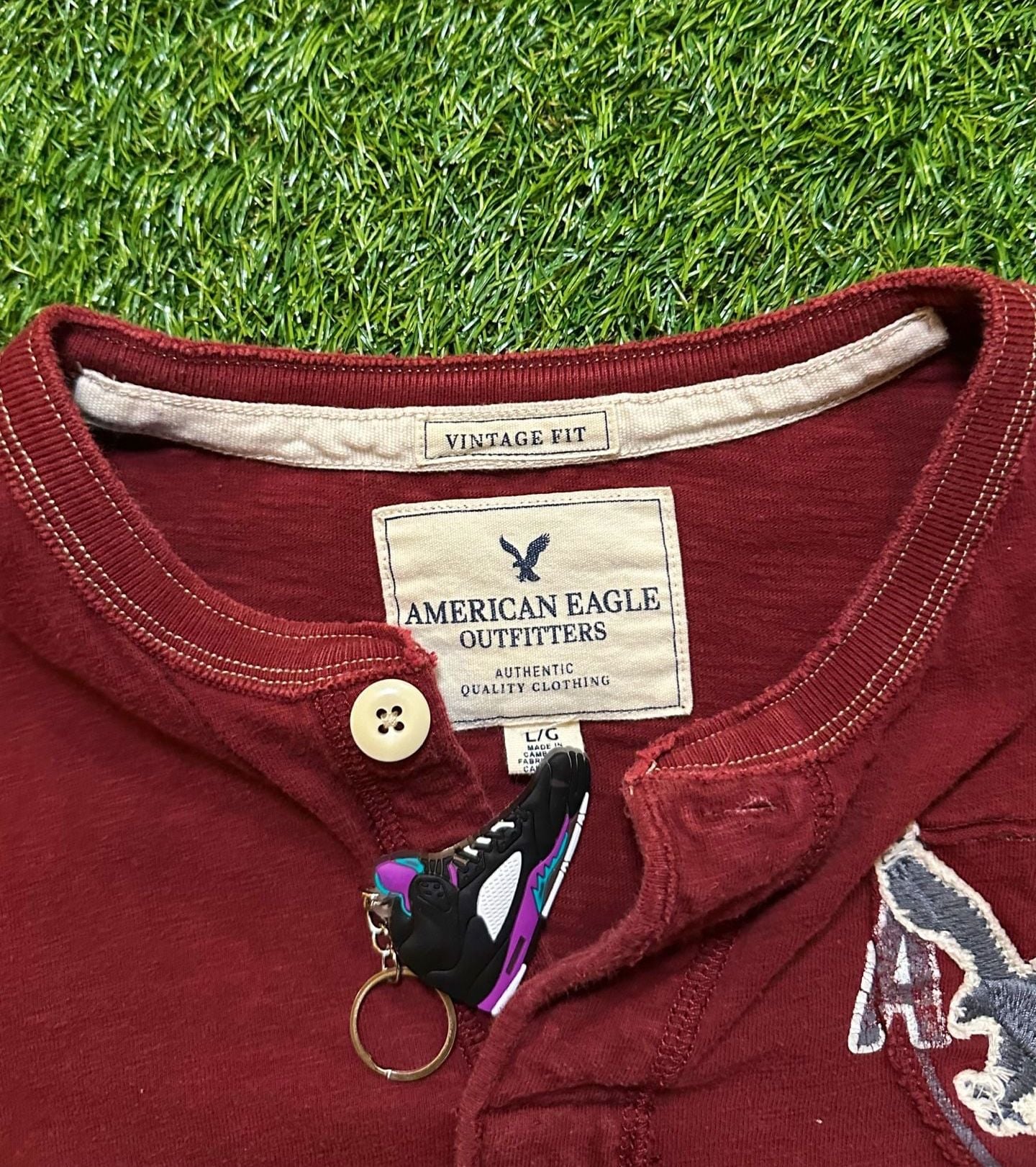 Y2K 2000s Distressed American Eagle Outfitters Henley Shirt. 7