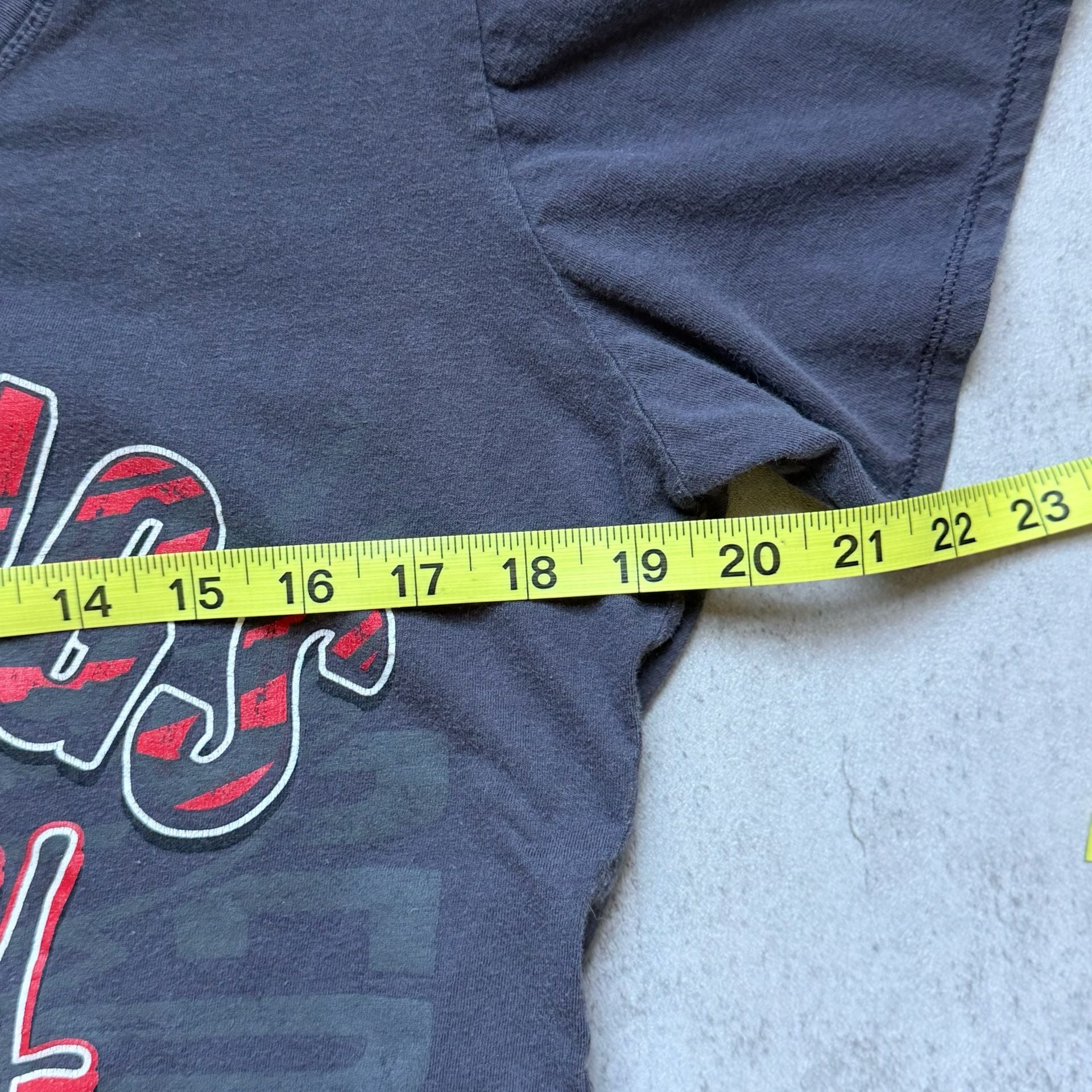 NHL Detroit Red Wings Hockey T-Shirt Size L Dark Gray Graphic Tee 6