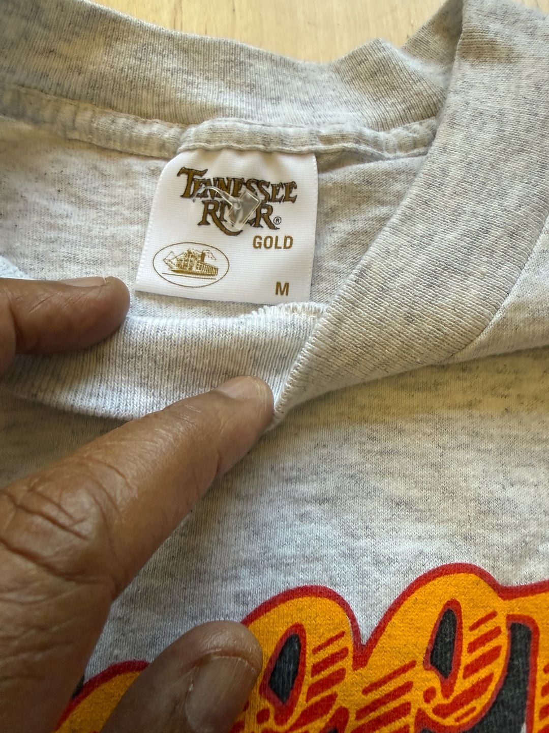 Tennessee River Gold Cheers Boston T-Shirt Size M Gray Vintage 5