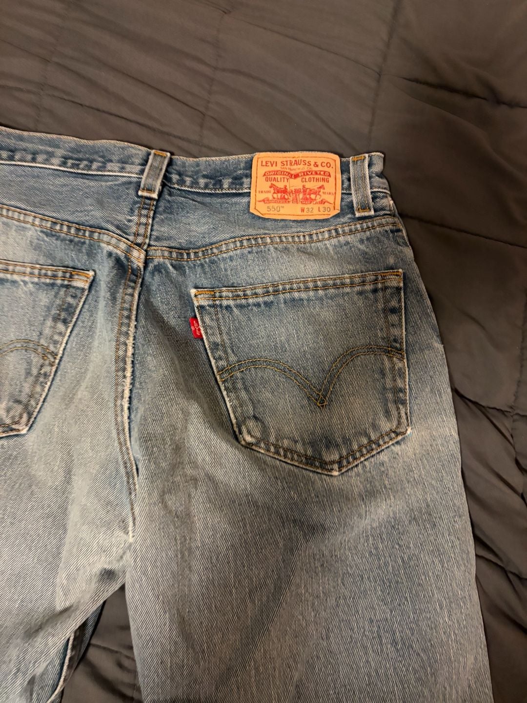 Levi's Y2K 550 Relaxed Fit Jeans Size W32 L30 Light Wash Denim Distressed Paint 3