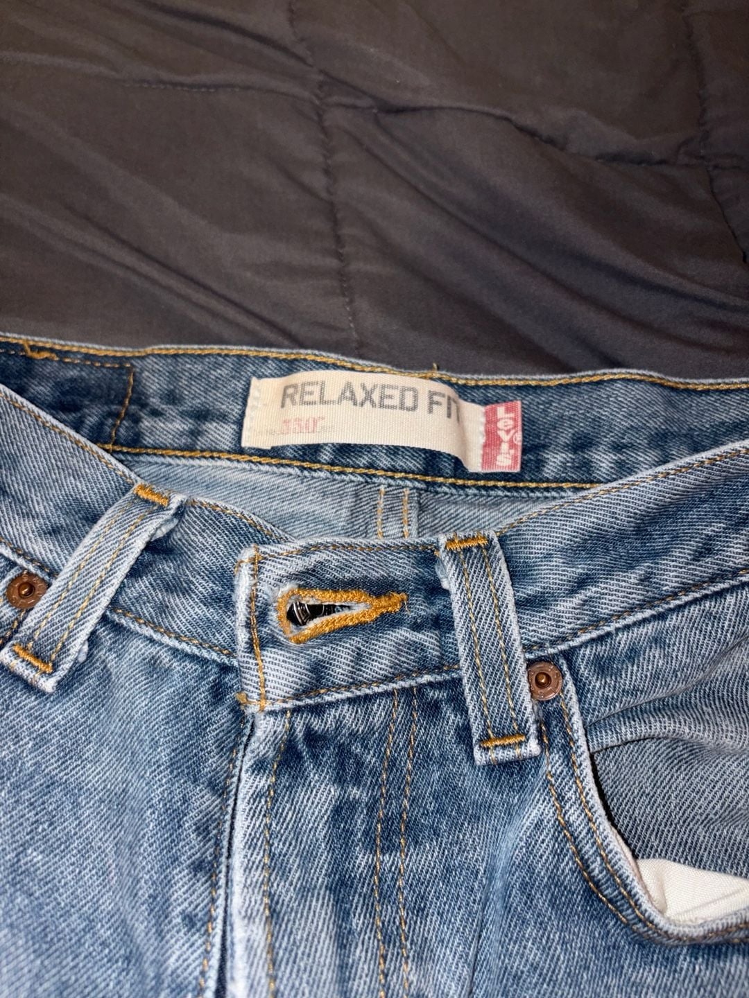 Levi's Y2K 550 Relaxed Fit Jeans Size W32 L30 Light Wash Denim Distressed Paint 4