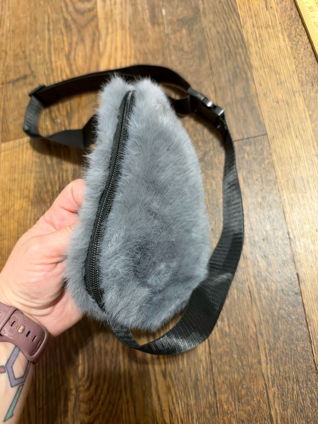 New Coco + Carmen Estelle Faux Fur Sling Bag Grey Crossbody Fanny Pack 5