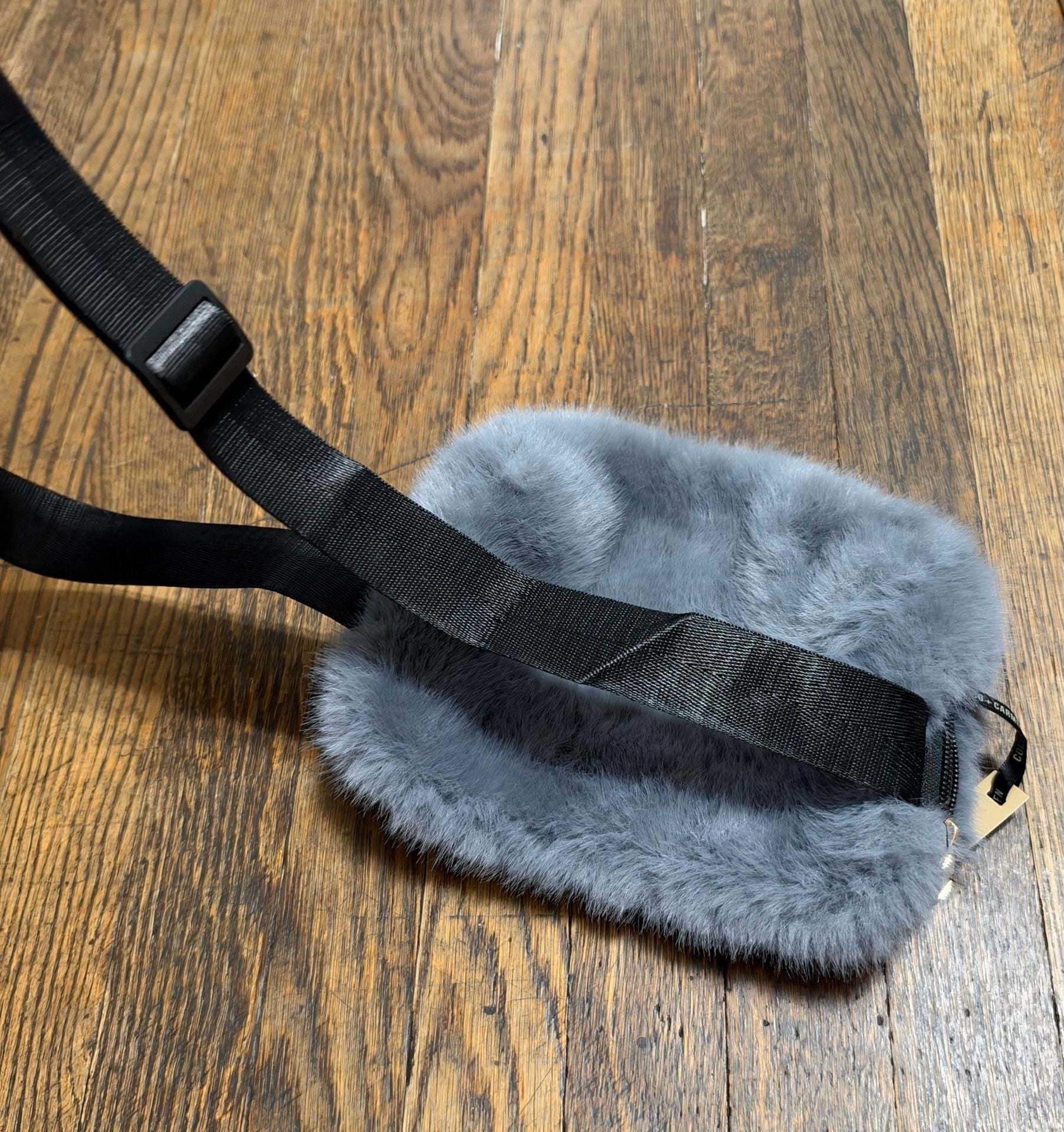 New Coco + Carmen Estelle Faux Fur Sling Bag Grey Crossbody Fanny Pack 9