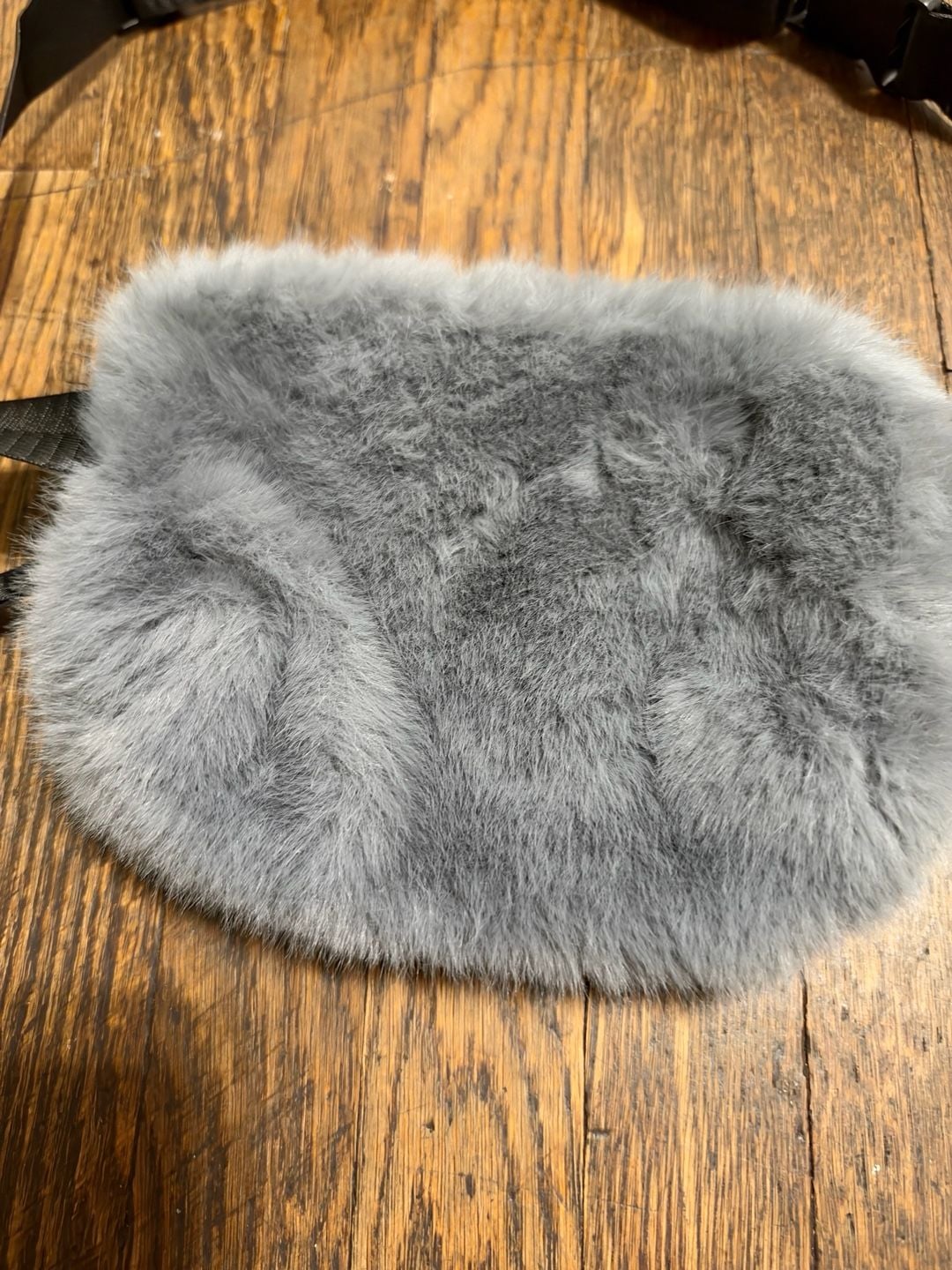 New Coco + Carmen Estelle Faux Fur Sling Bag Grey Crossbody Fanny Pack 11