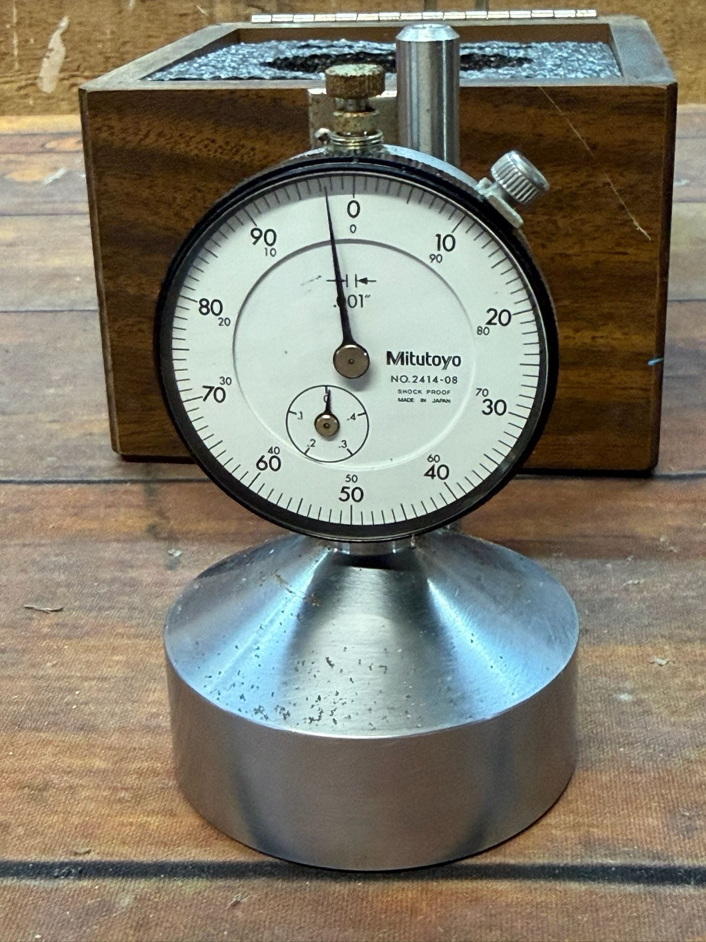 Mitutoyo Dial Indicator No.2414-08 Shock Proof With Wood Case 2