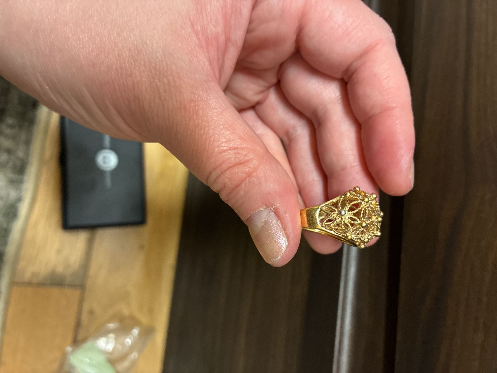 Vintage 1970s Gold Tone Filigree Flower Dome Statement Ring 7