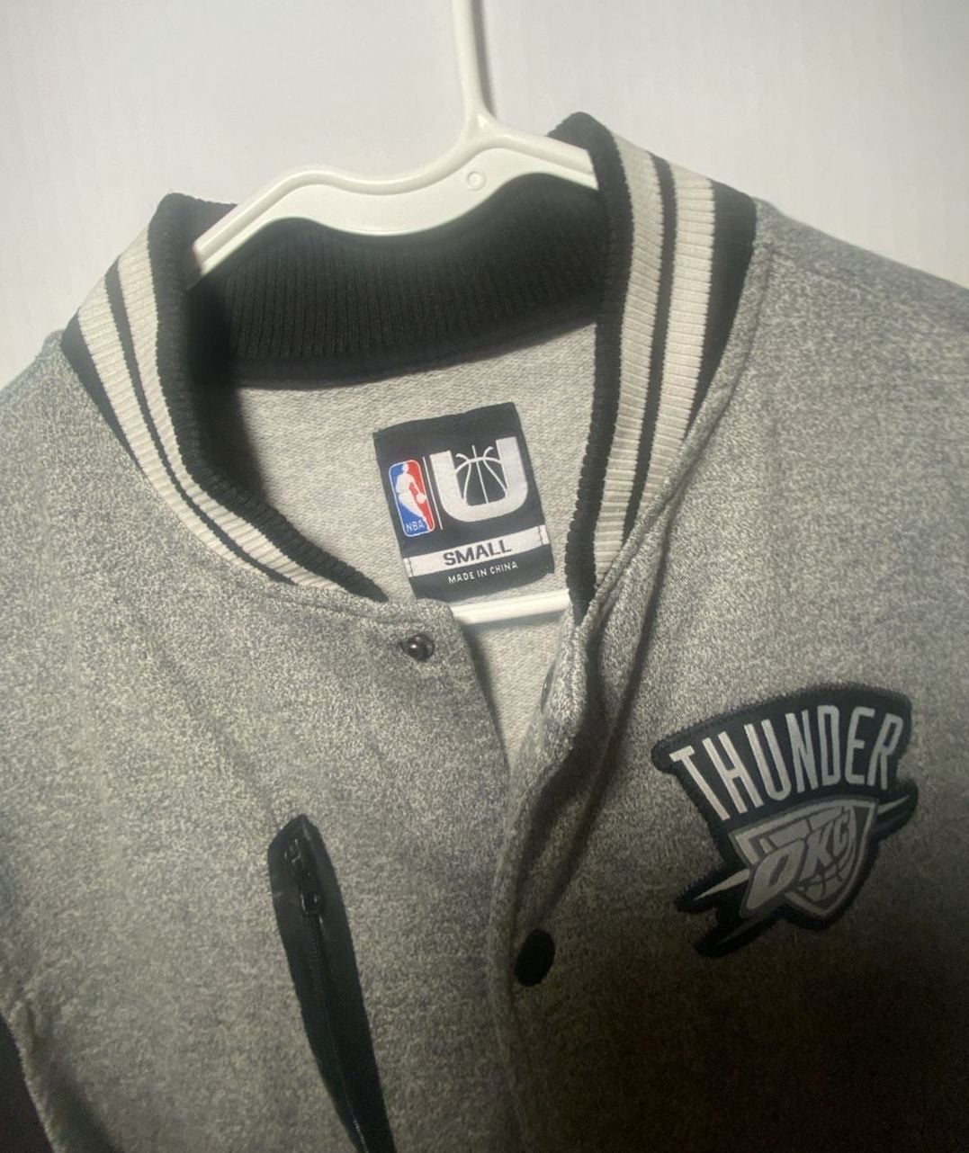 Pro Standard NBA Oklahoma City Thunder Varsity Jacket Size Small Gray Black 2