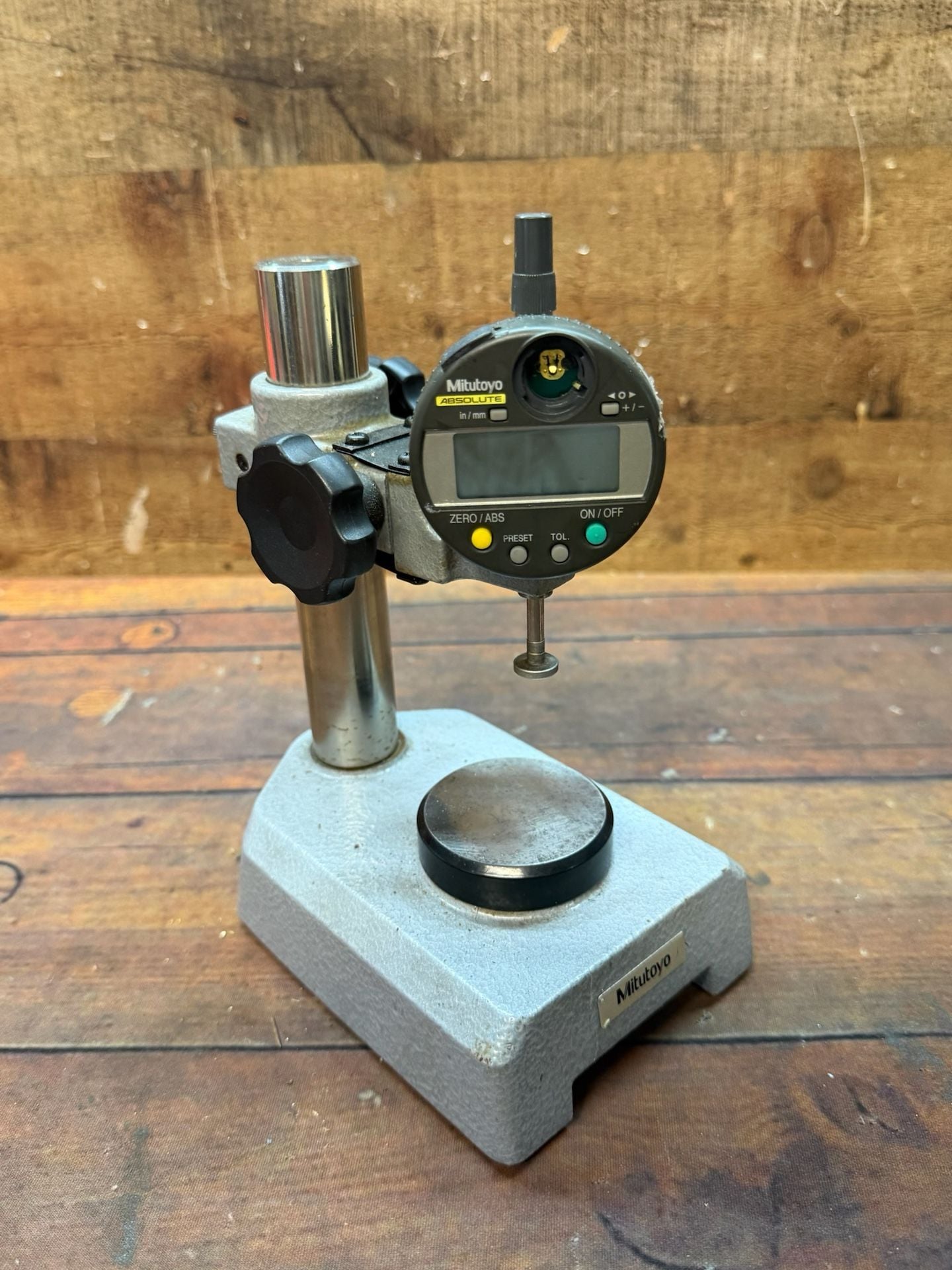 Mitutoyo Absolute Digital Indicator With Stand 7