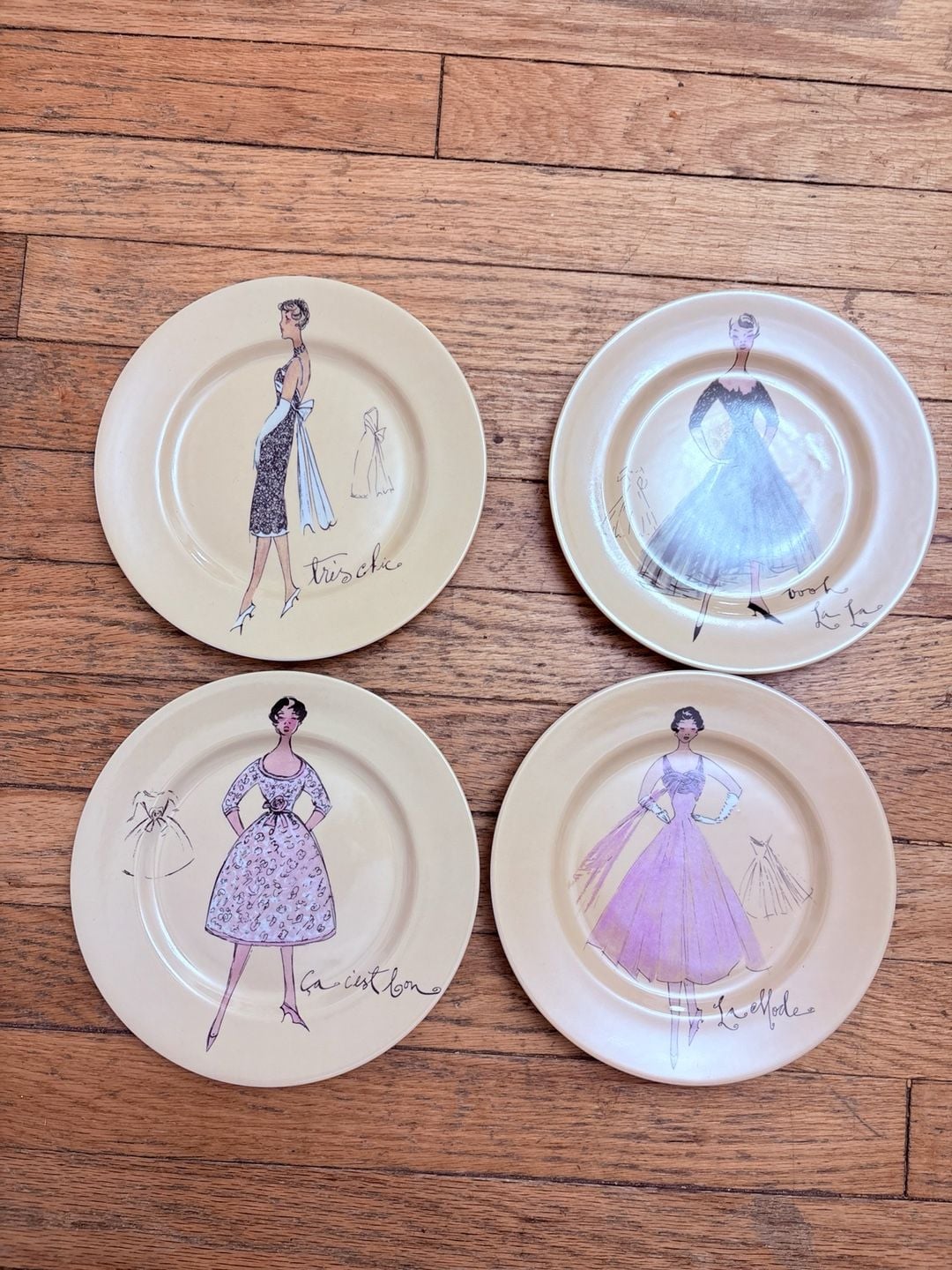 Fashion Plates Set of 4 Dessert Plates Made in Italy 3