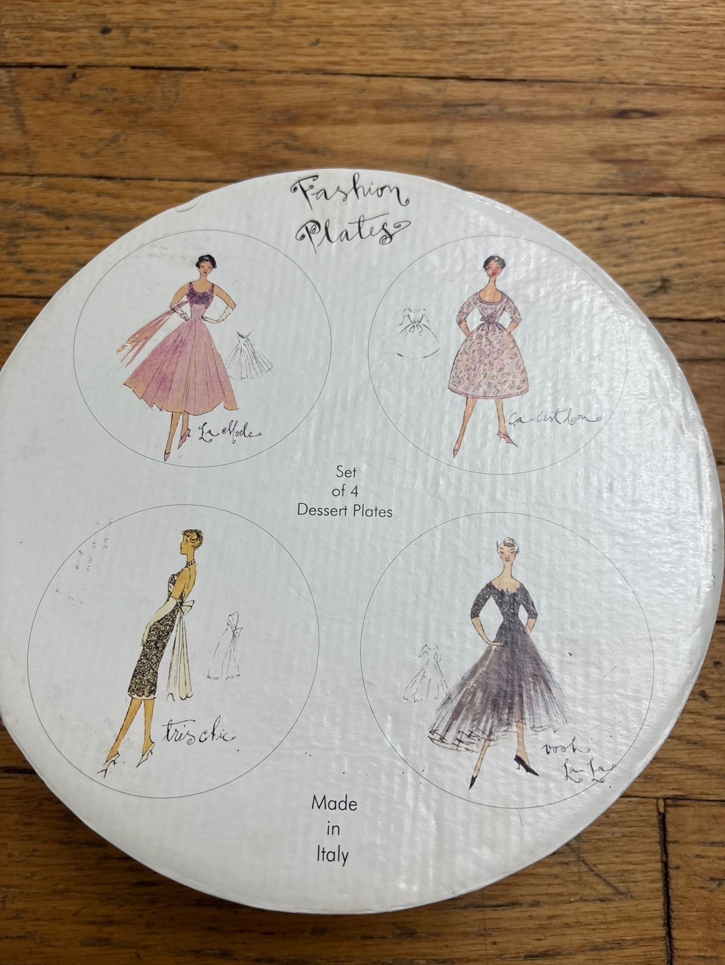 Fashion Plates Set of 4 Dessert Plates Made in Italy 2
