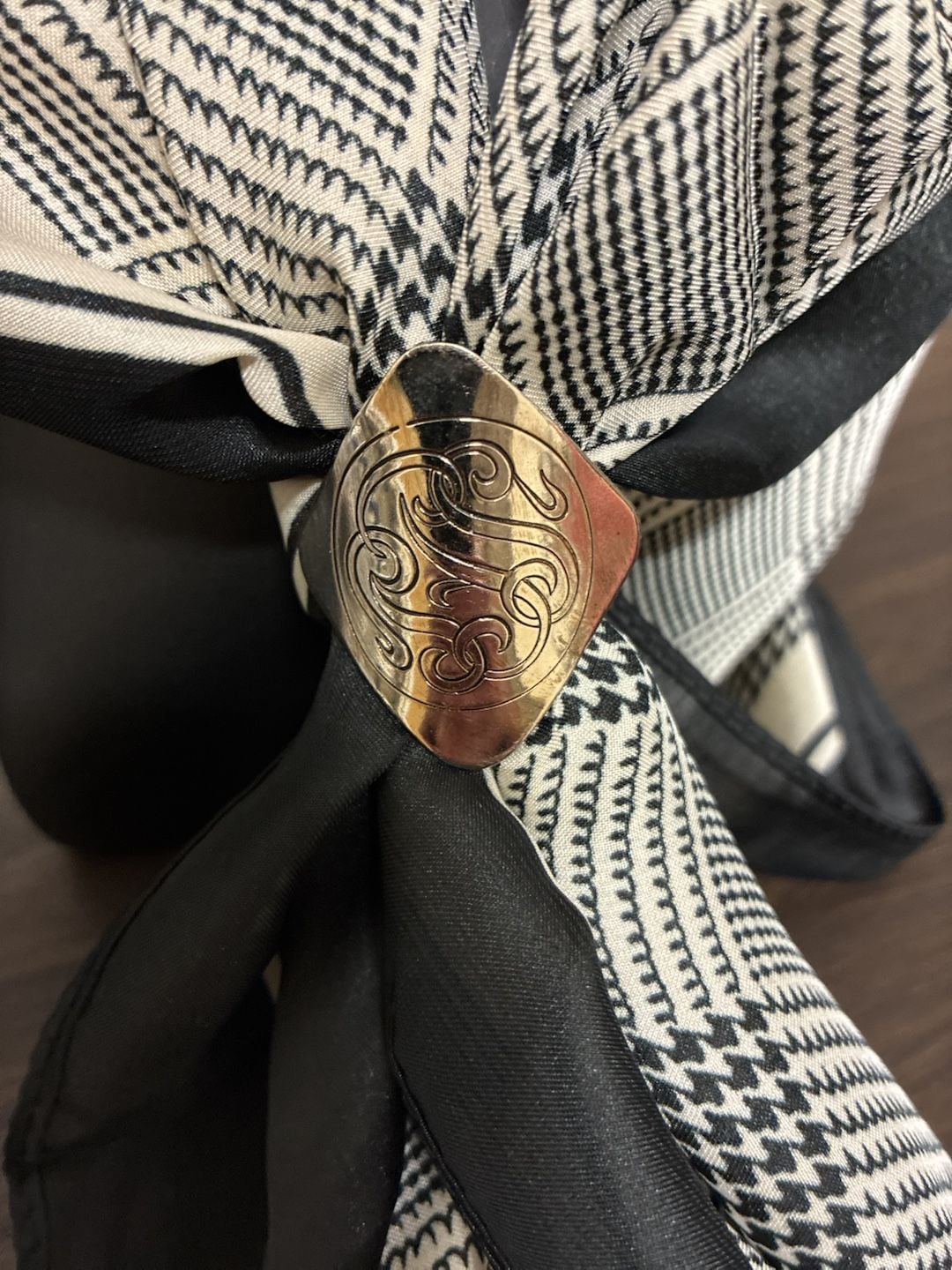 Vintage Scarf Ring Silver Tone Boho Etched Diamond Slide Clip 2