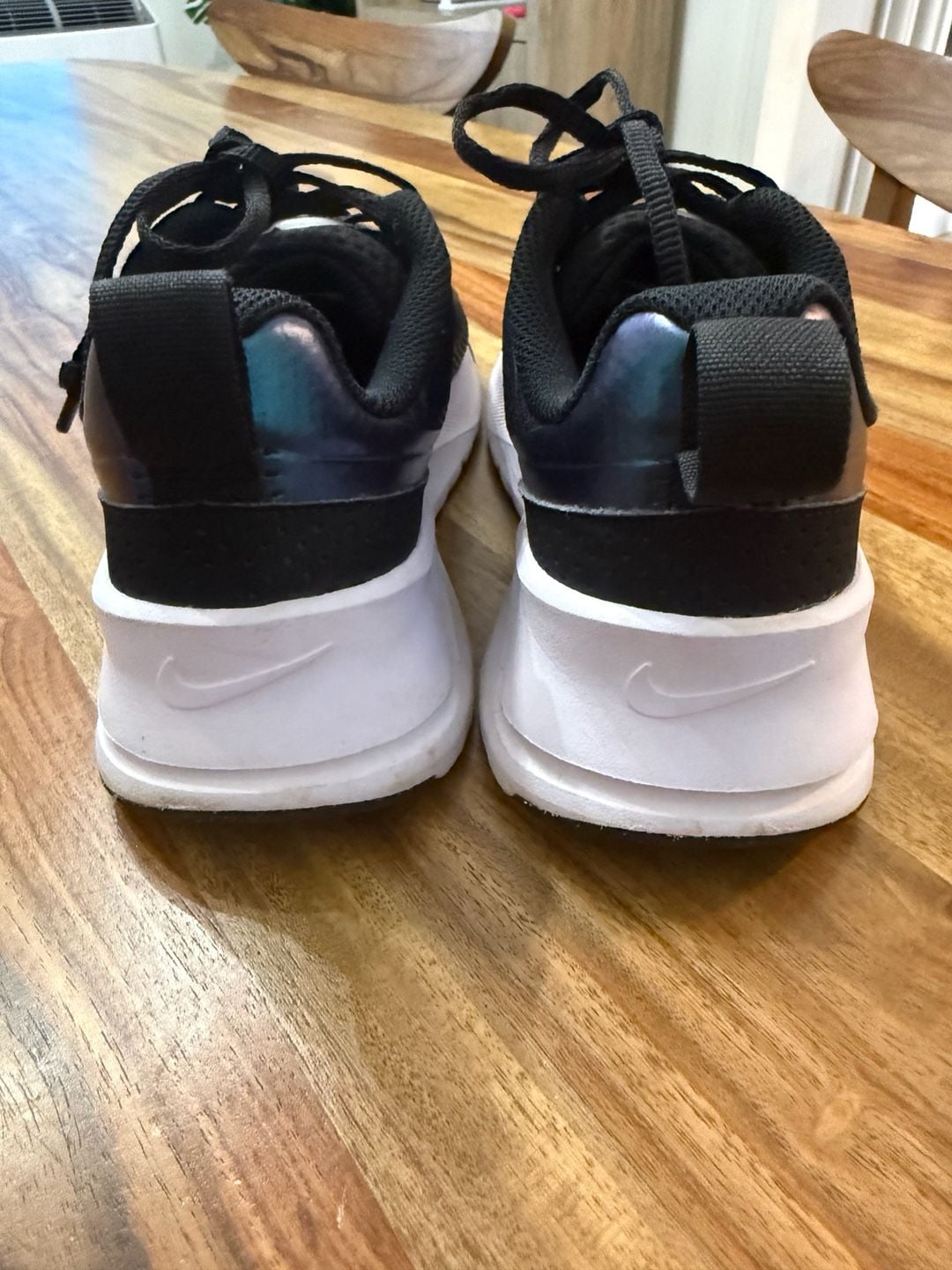Nike Air Max Nuaxis Size 7.5 Black White Iridescent 6