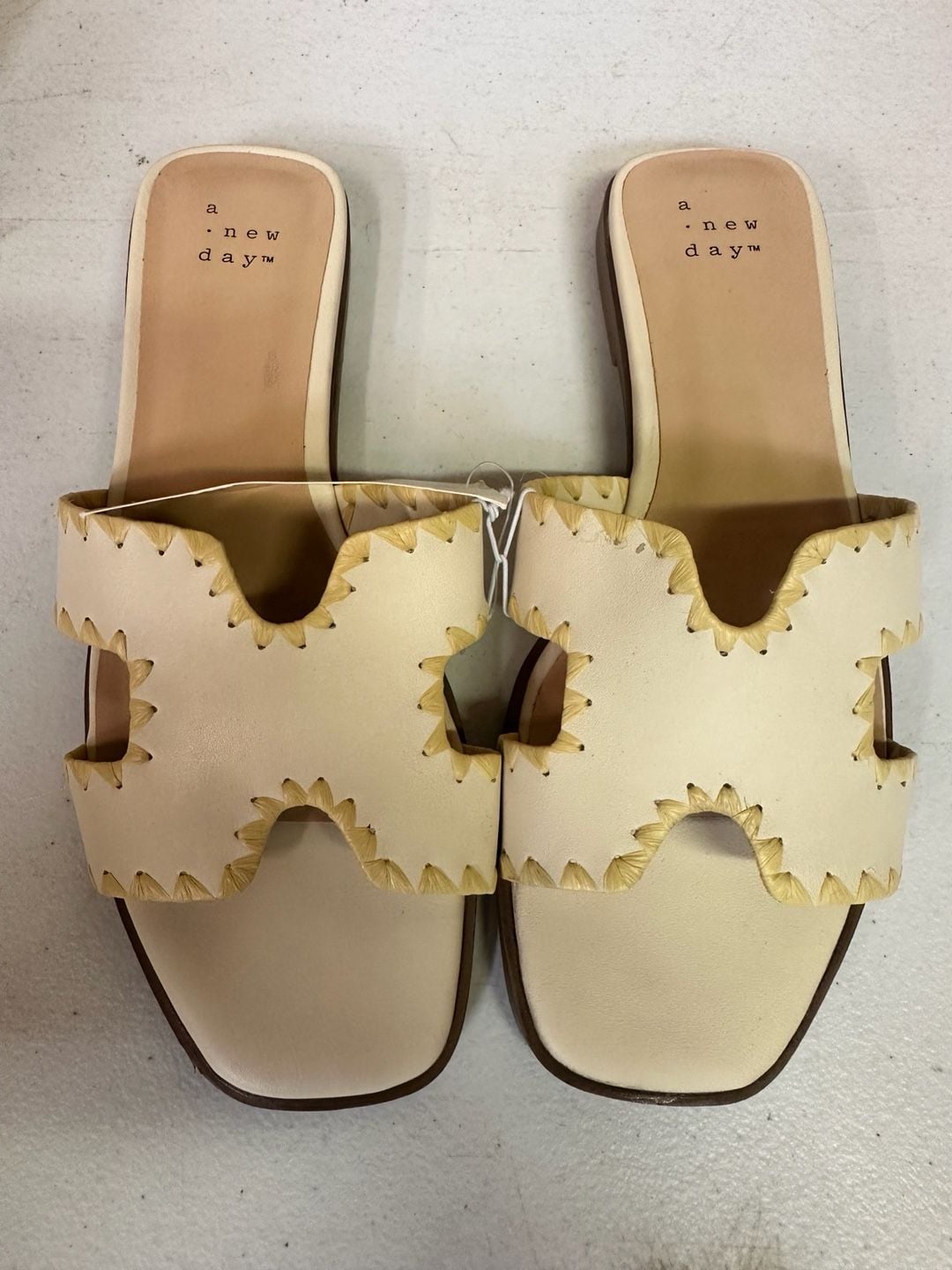 A New Day Slide Sandals Size 6 Cream White Scalloped Raffia Trim 3
