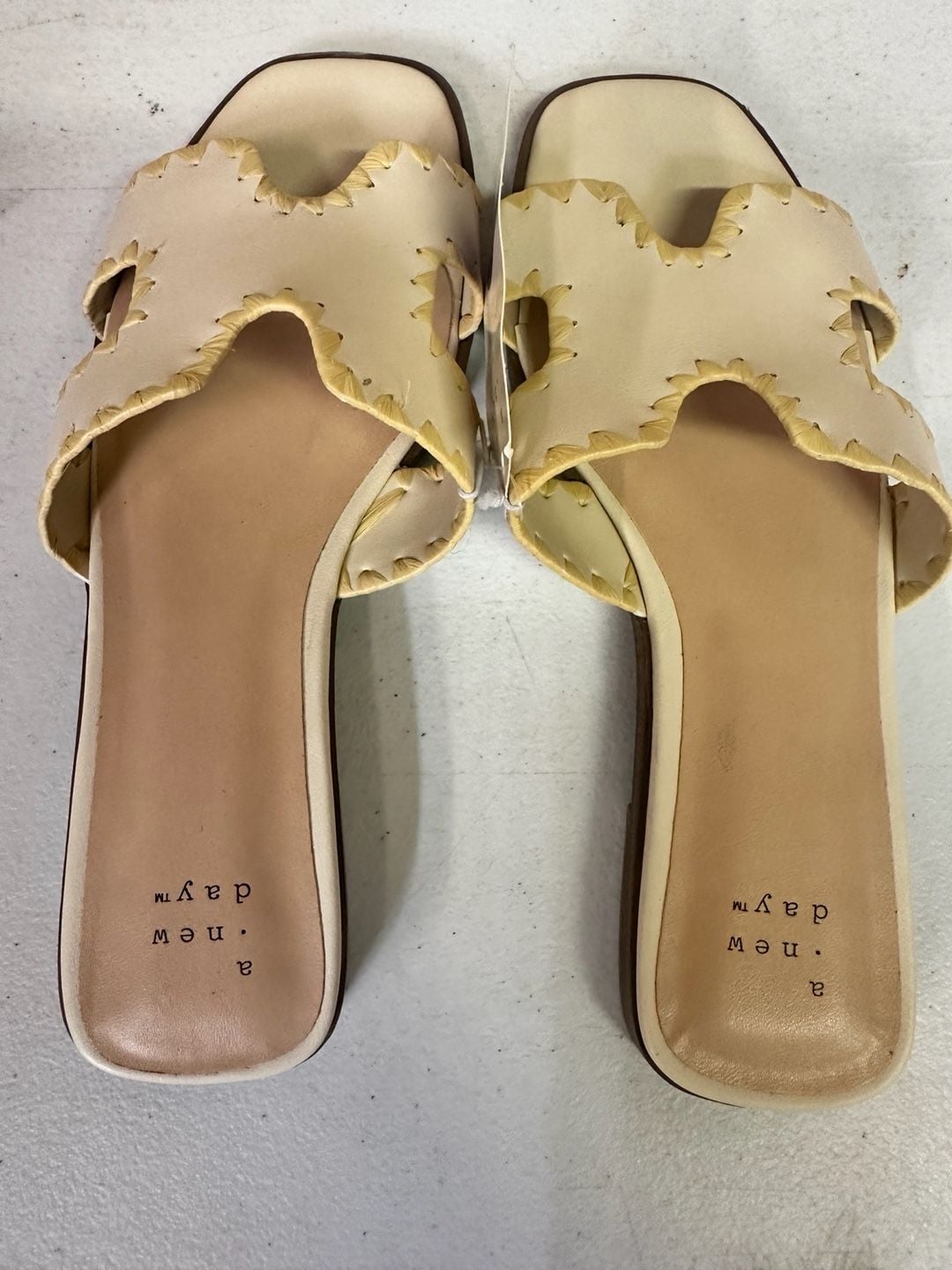 A New Day Slide Sandals Size 6 Cream White Scalloped Raffia Trim 4