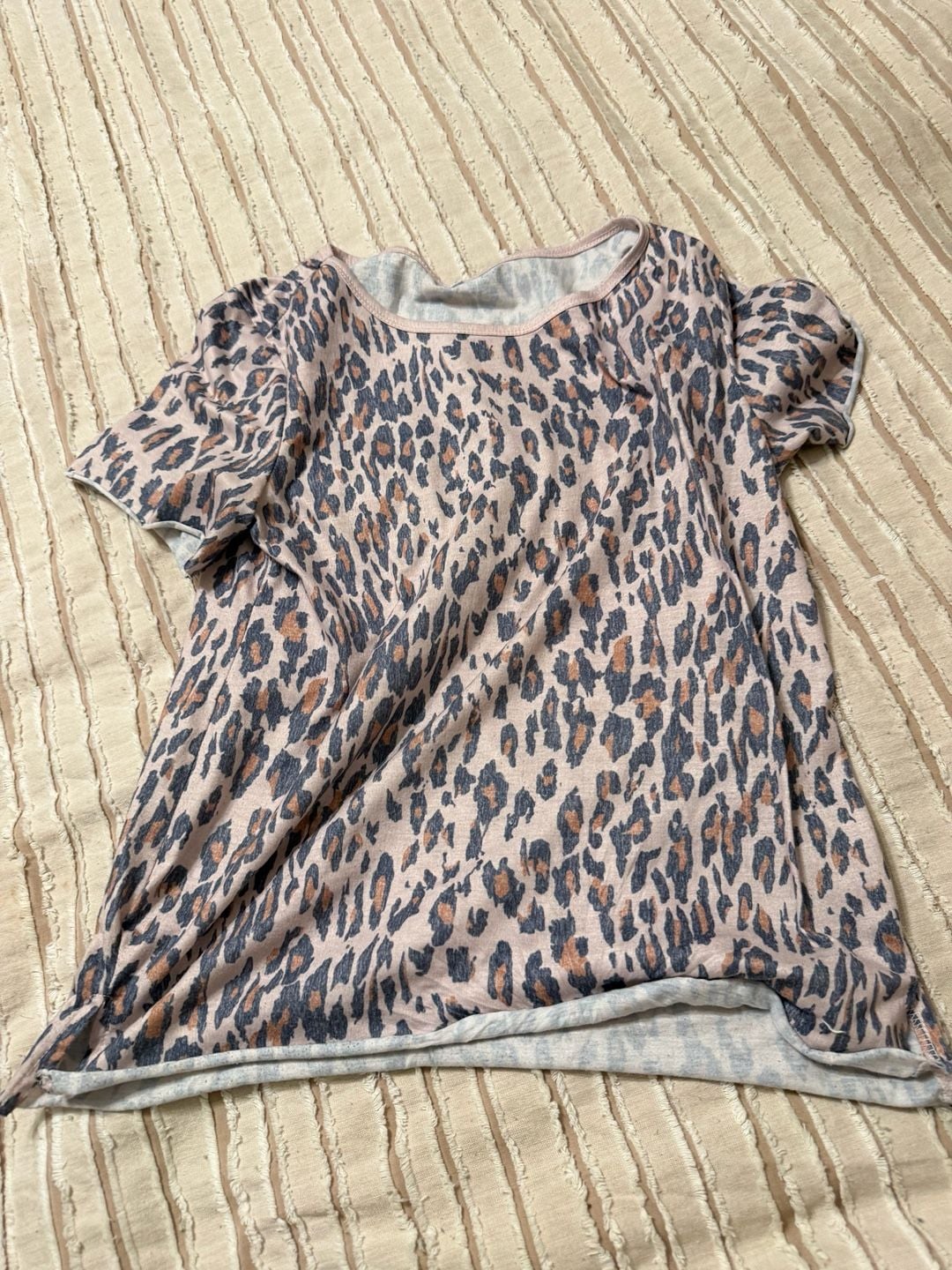 Leopard Print Tee Size S Pink Short Sleeve Top 1