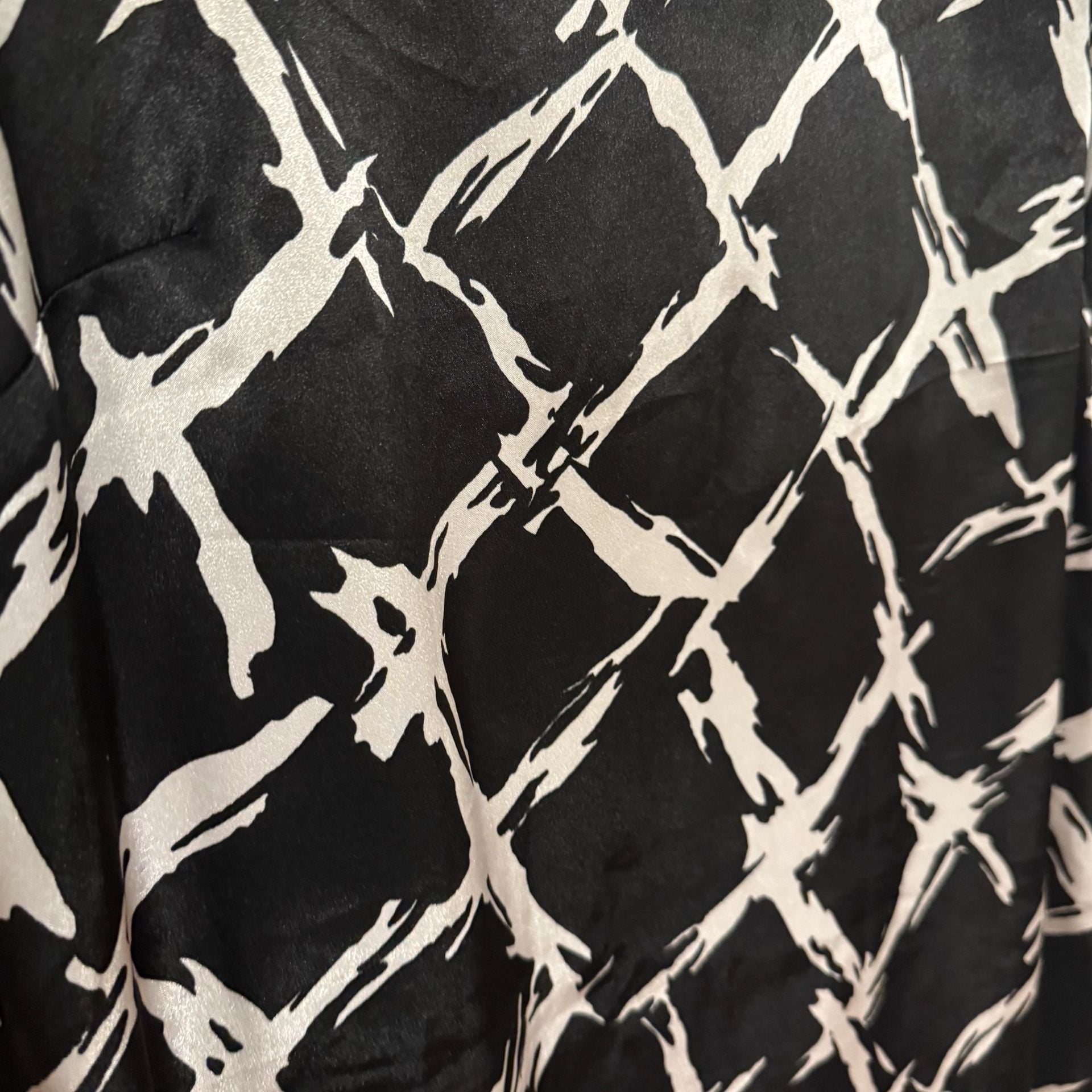 Chico’s Size 2 L Black White Abstract Satin Tunic Blouse Cowl Neck Long Sleeve 7