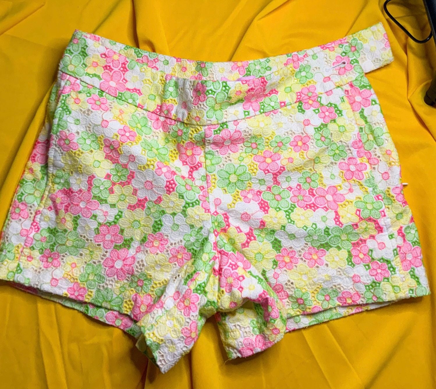 Lilly Pulitzer Floral Eyelet Shorts Women Size 6 Pink Green 2