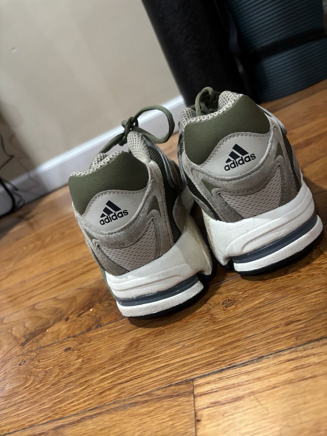 adidas Response CL Men’s Size 10 Olive Green Gray Beige Retro Sneakers 3