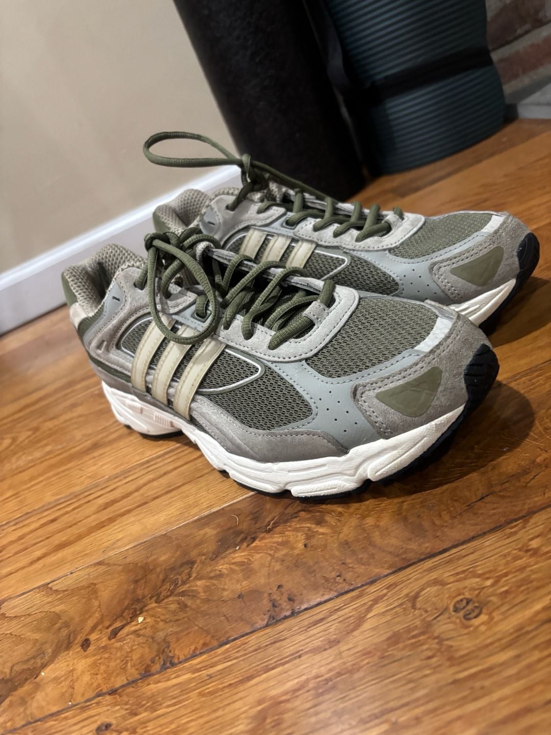 adidas Response CL Men’s Size 10 Olive Green Gray Beige Retro Sneakers 4