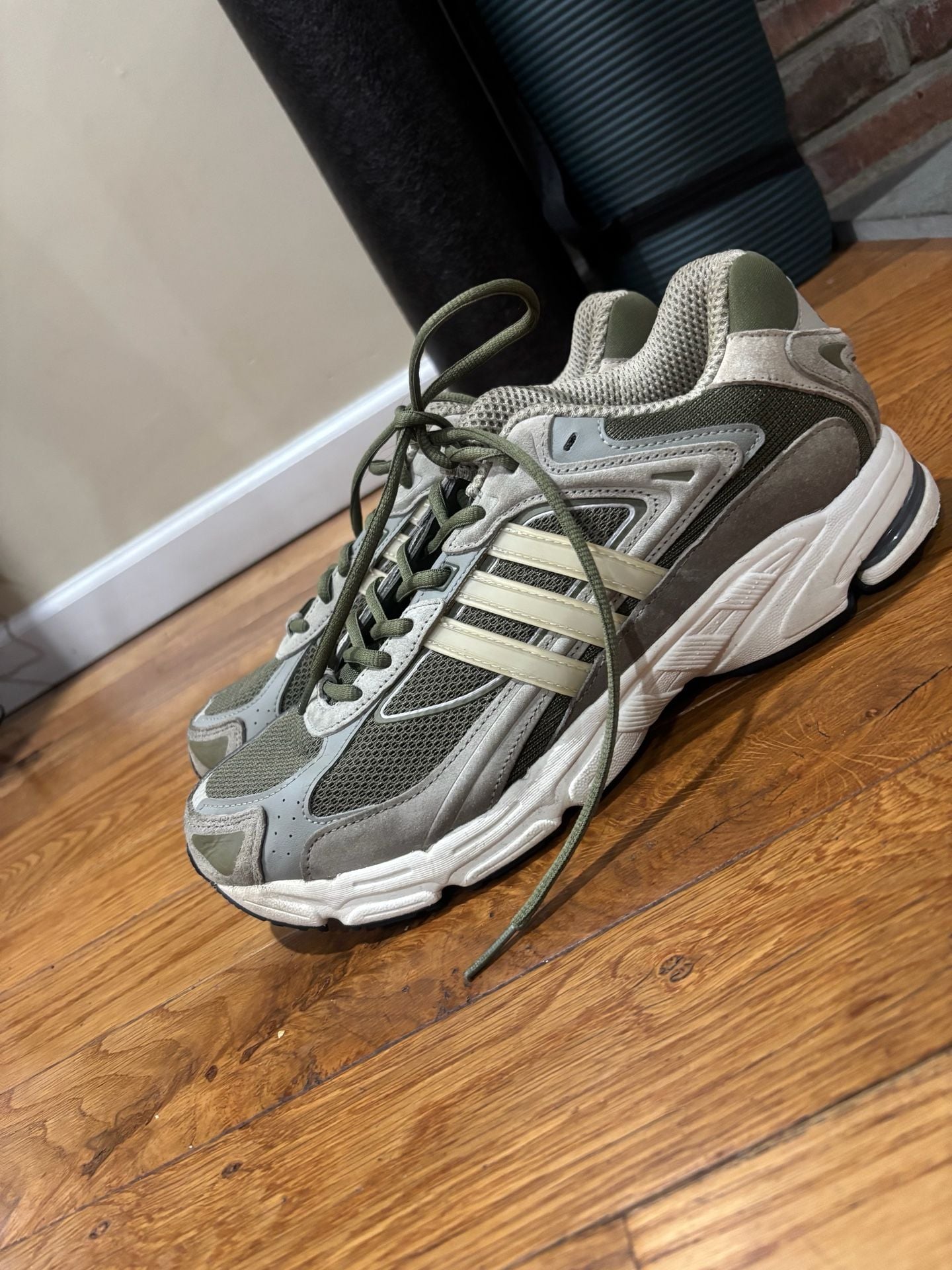 adidas Response CL Men’s Size 10 Olive Green Gray Beige Retro Sneakers 5