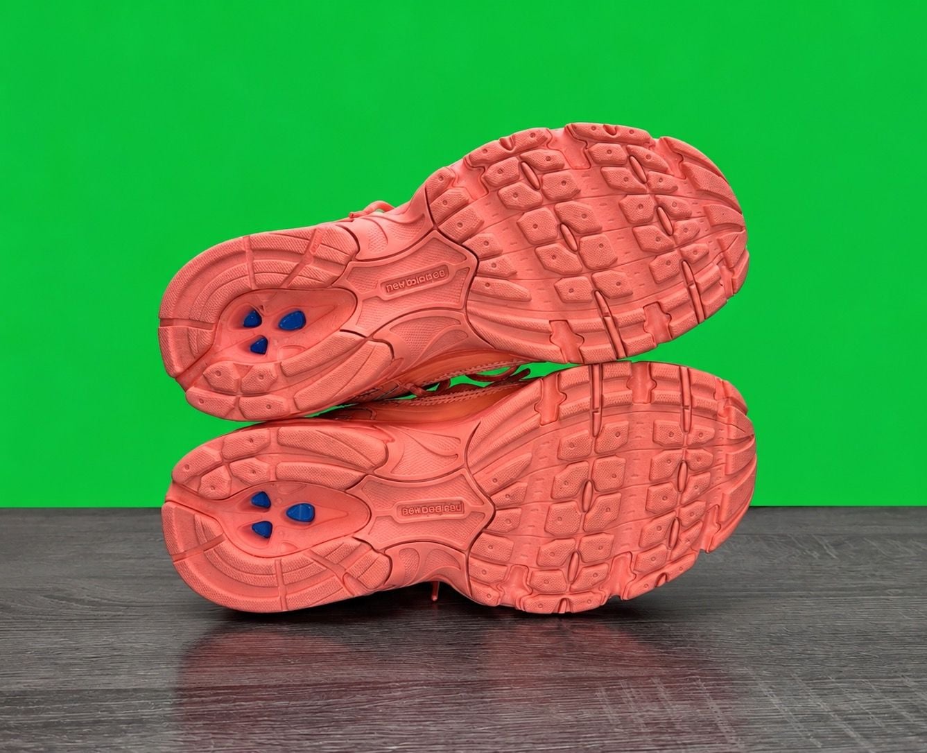 New Balance 530 Size 5.5 Coral Pink Sneakers
US = 7.5 W 4