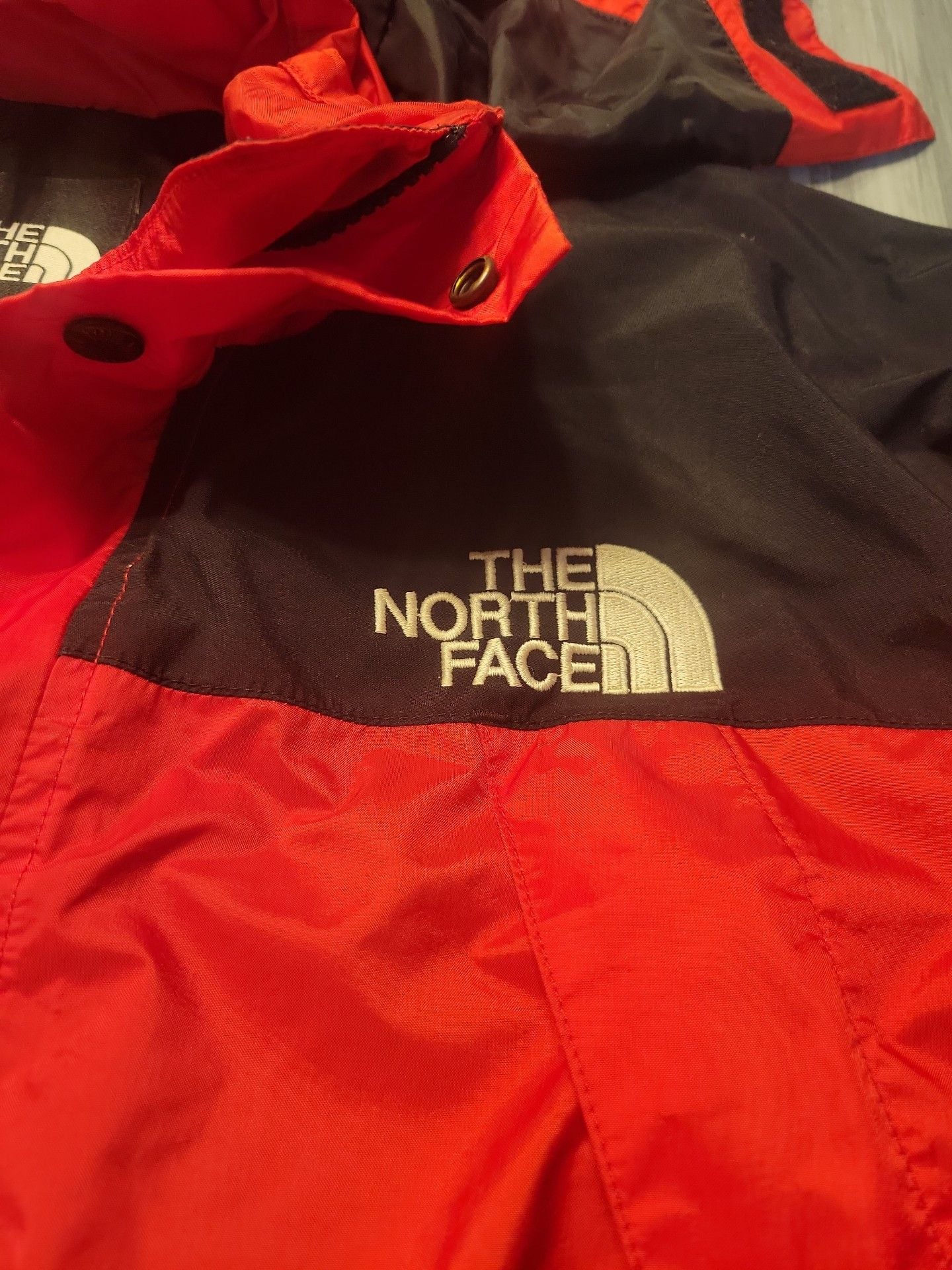The North Face Mountain Light Jacket Gore-Tex Red Black 4