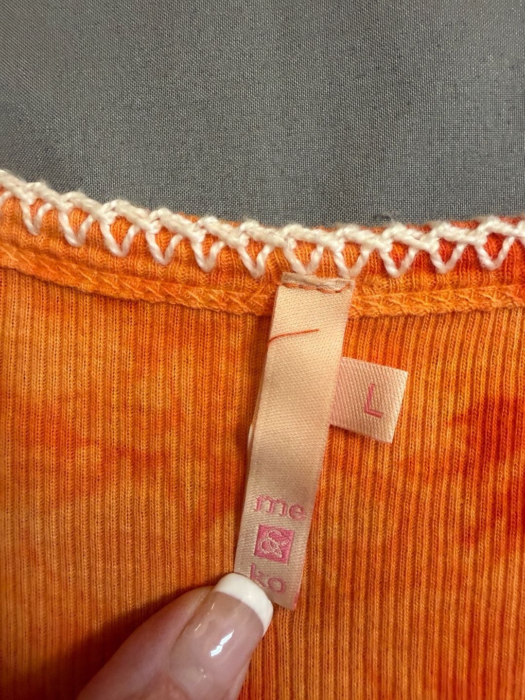 Me & Ro Size L Orange Tie Dye Ribbed Henley Top White Stitching 4