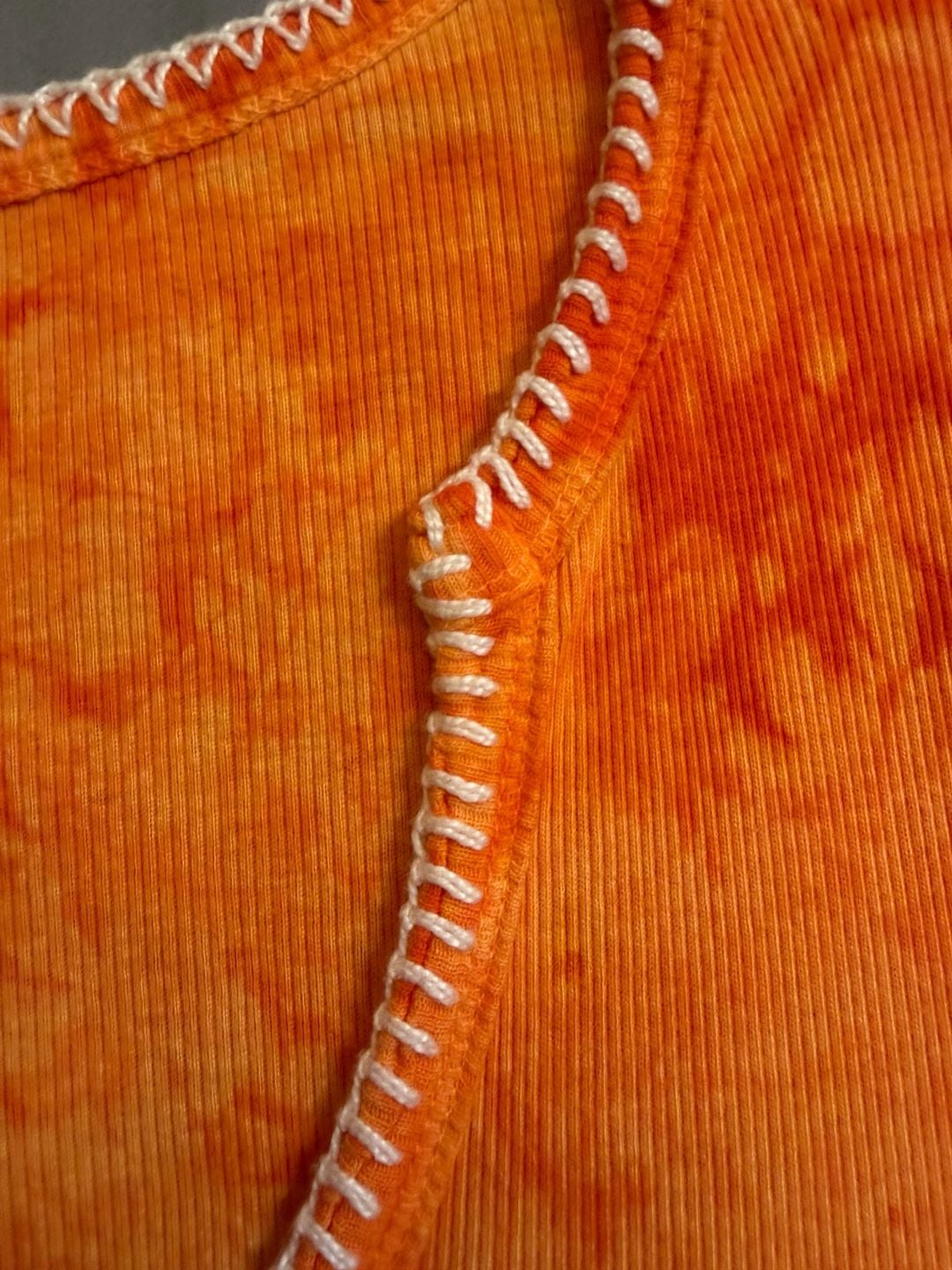Me & Ro Size L Orange Tie Dye Ribbed Henley Top White Stitching 5