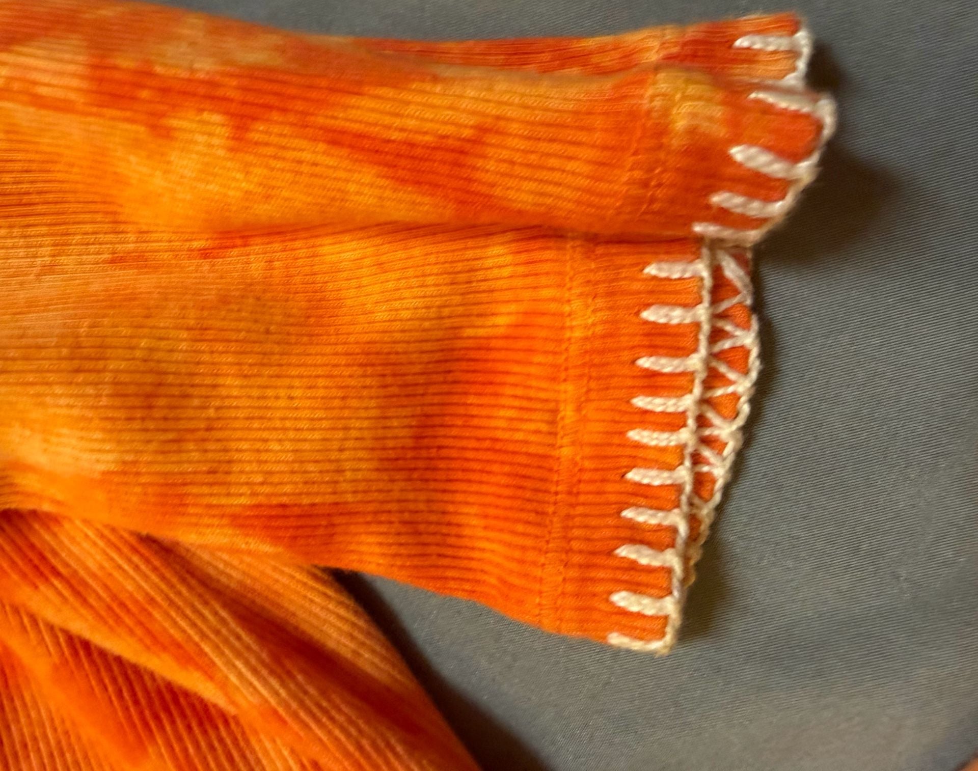 Me & Ro Size L Orange Tie Dye Ribbed Henley Top White Stitching 6