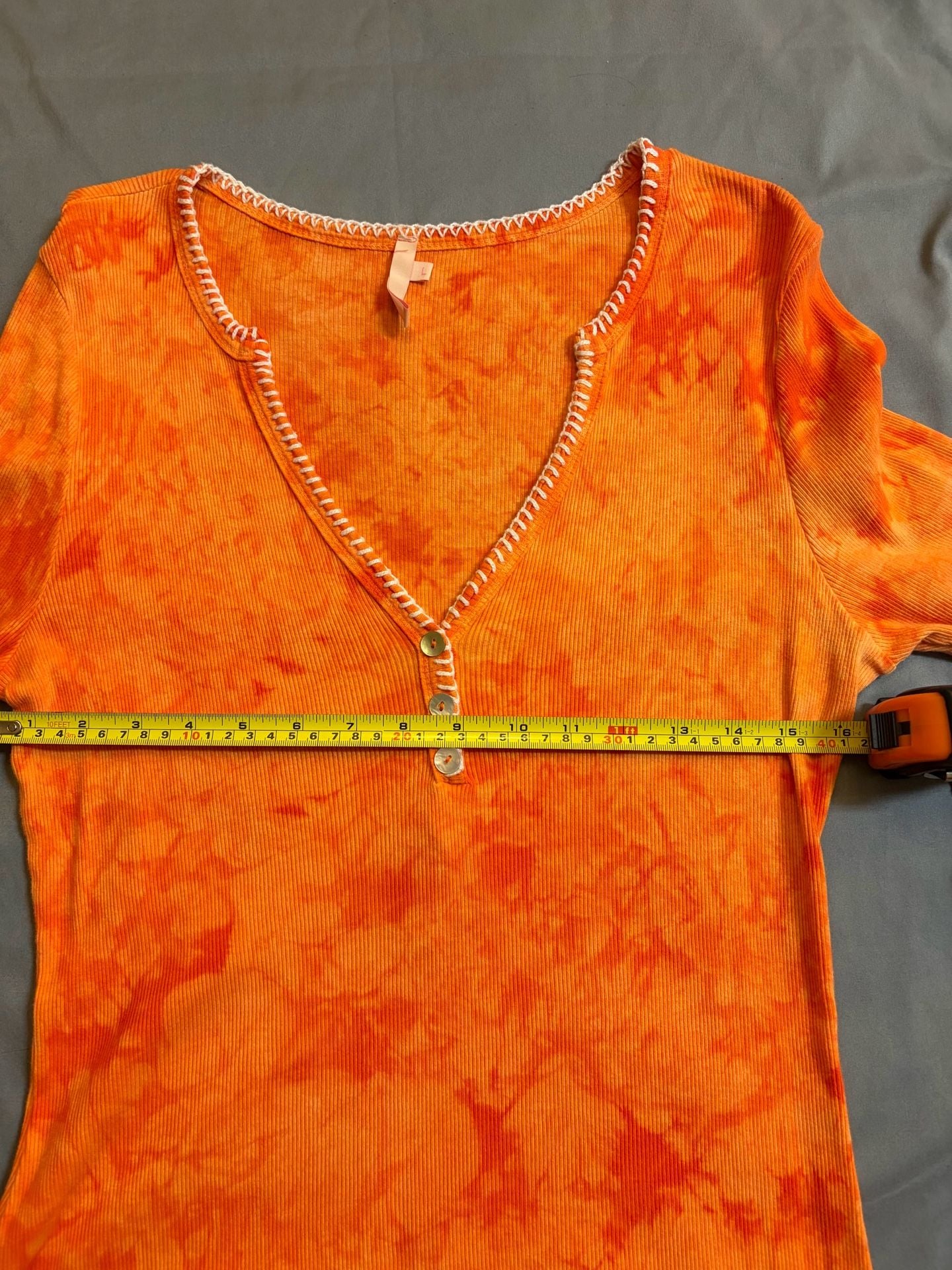 Me & Ro Size L Orange Tie Dye Ribbed Henley Top White Stitching 8