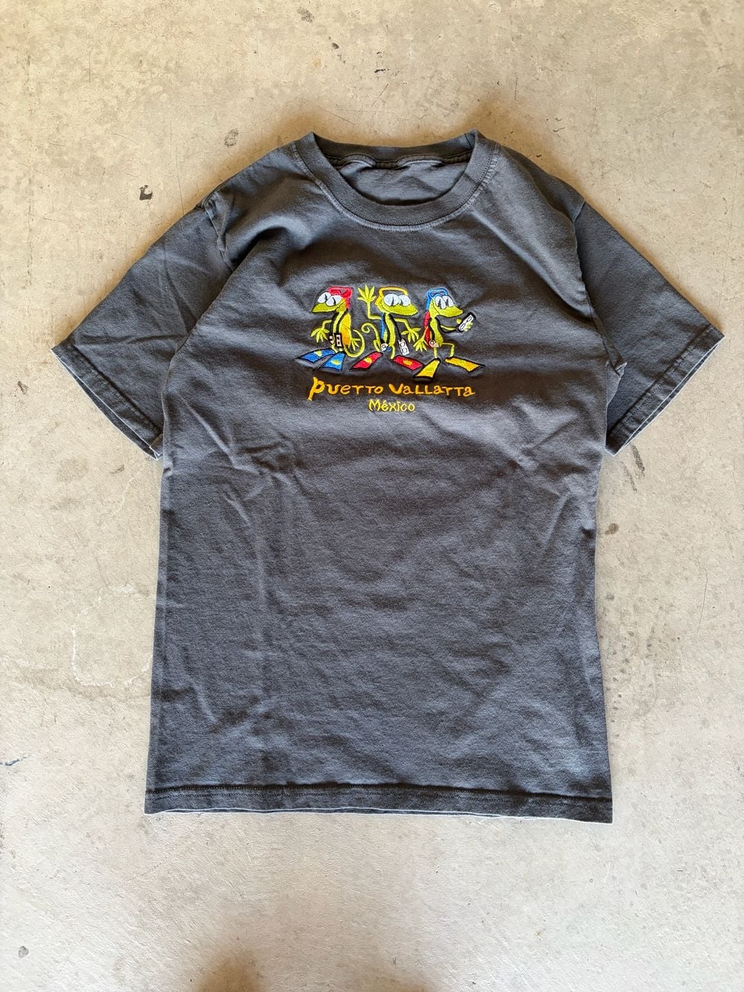 Vintage Puerto Vallarta Mexico Graphic T-Shirt Charcoal Gray 3