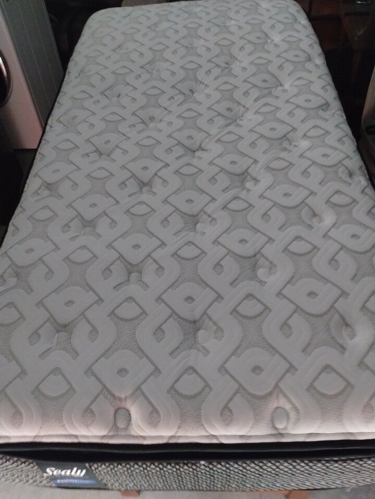 Sealy Performance Posturepedic Mattress Twin - Free Delivery 5
