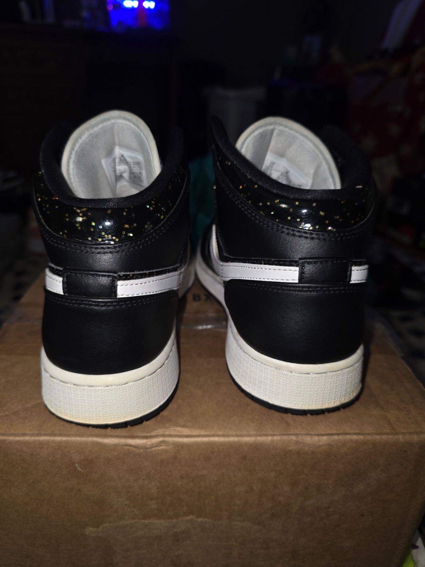 Nike Air Jordan 1 Mid SE Black Metallic Gold Glitter Sneakers 5
