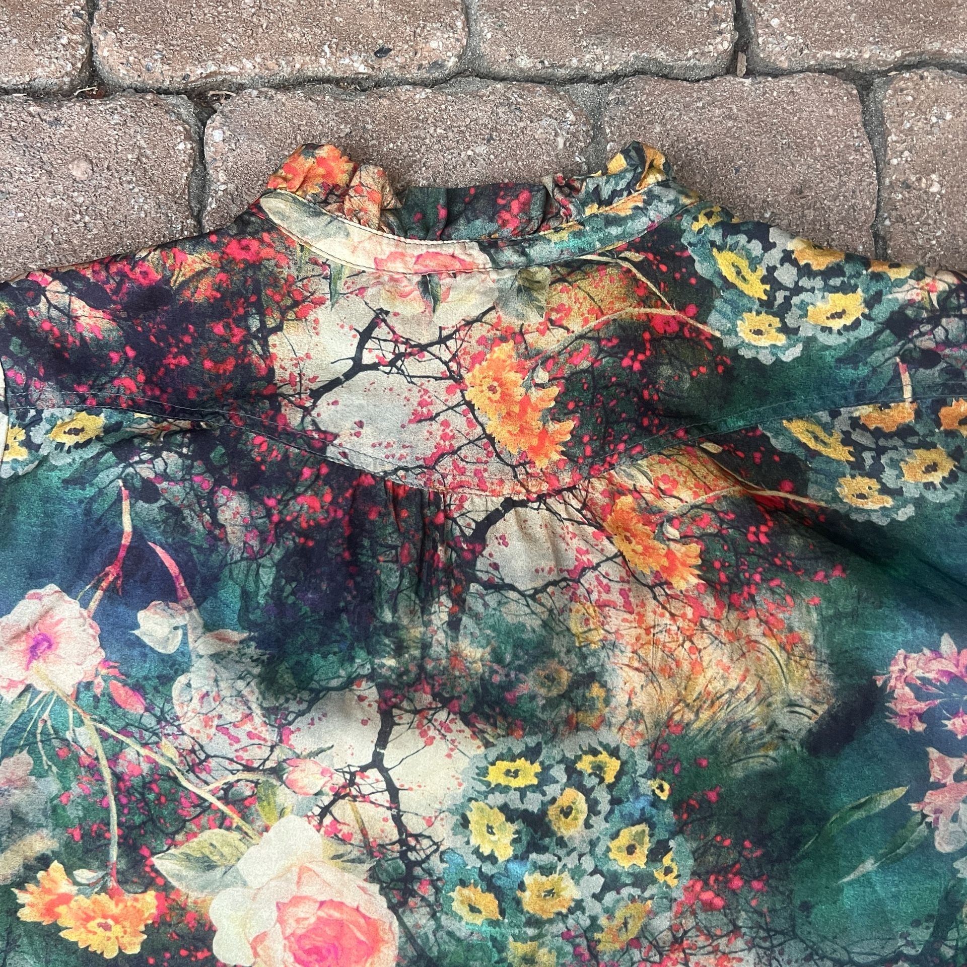 Johnny Was Traviata Leda Silk Button-Down Blouse Size Medium Floral Ruffle 10