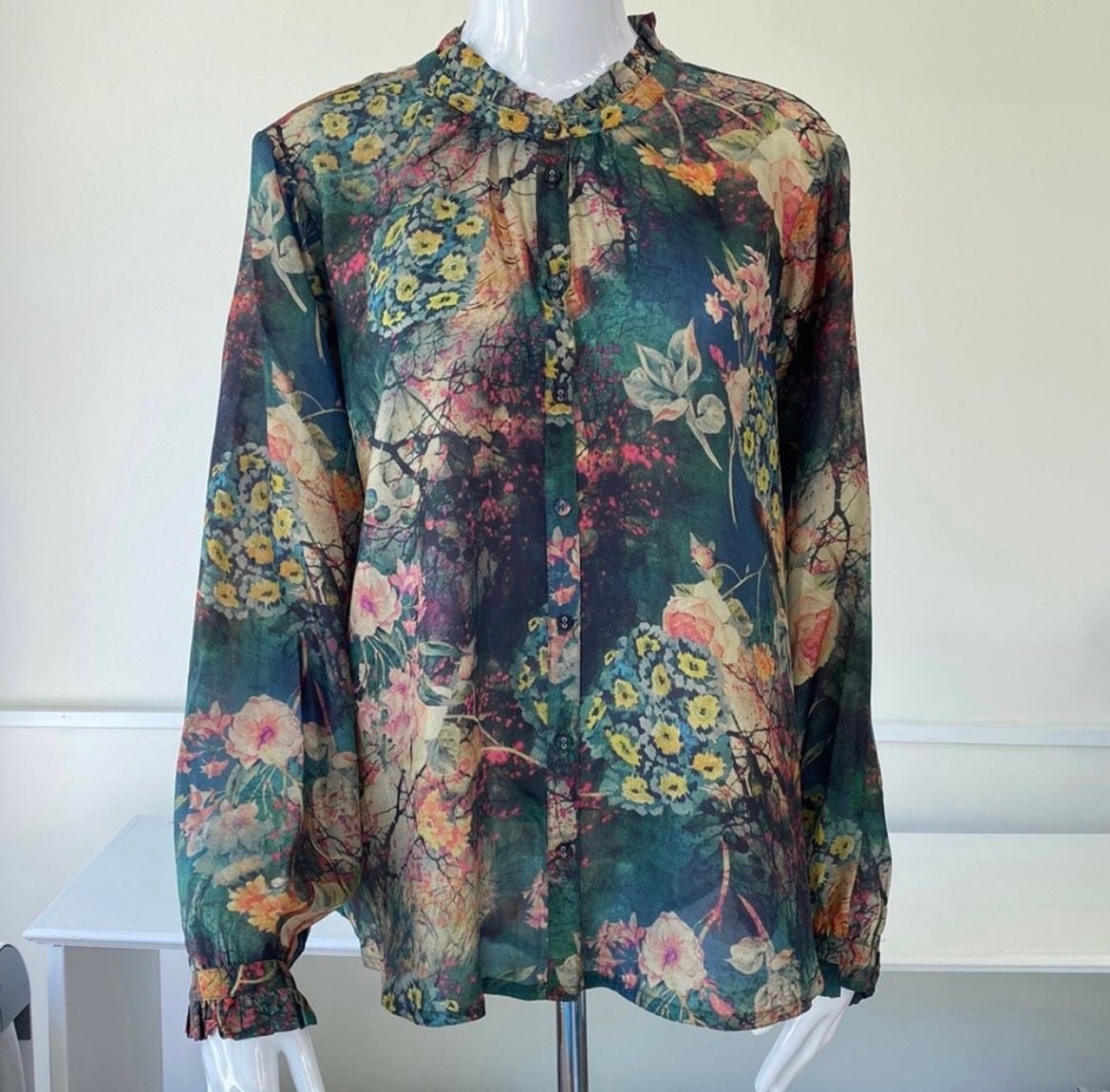 Johnny Was Traviata Leda Silk Button-Down Blouse Size Medium Floral Ruffle 3