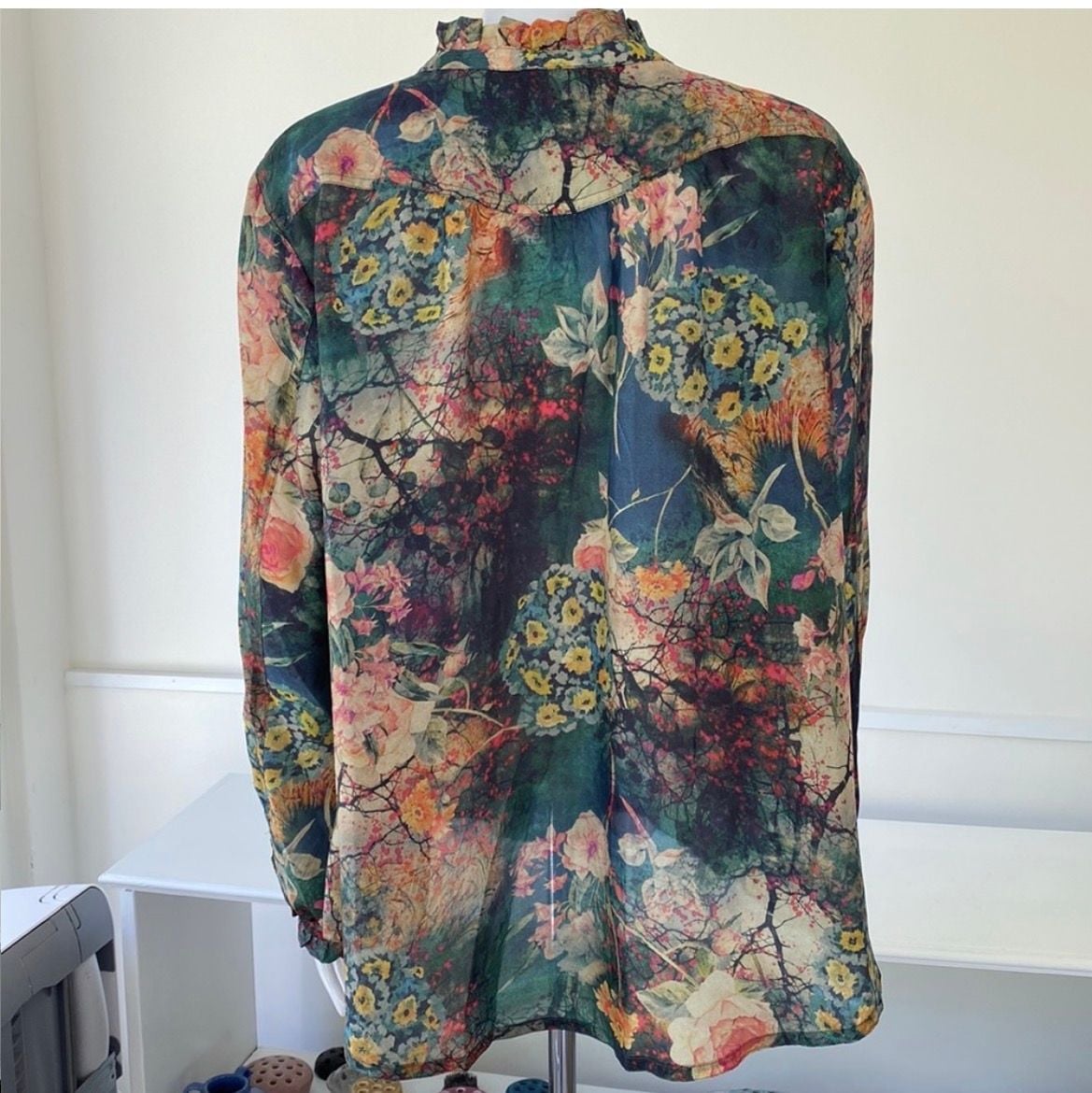 Johnny Was Traviata Leda Silk Button-Down Blouse Size Medium Floral Ruffle 4