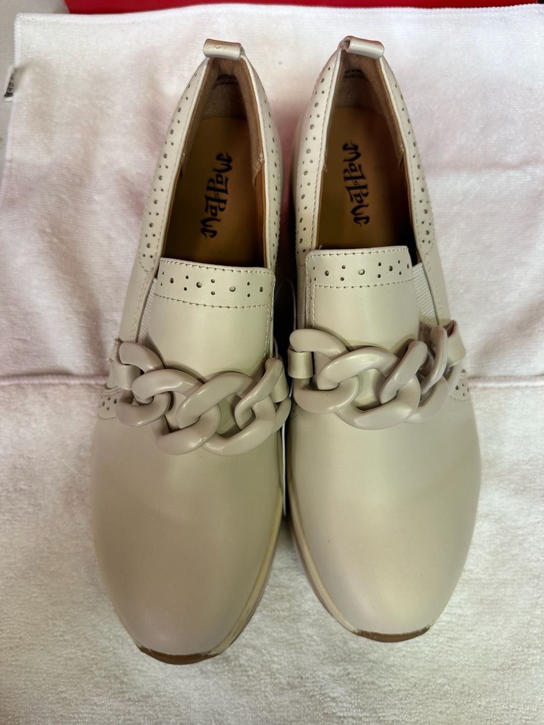 Mad Love Chain Platform Loafers Cream Beige size 9 2