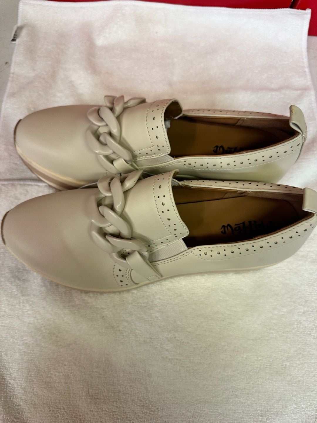 Mad Love Chain Platform Loafers Cream Beige size 9 3