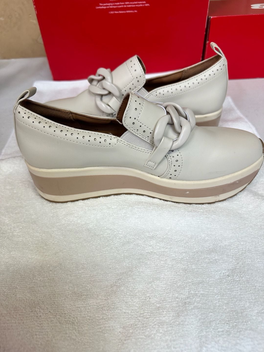 Mad Love Chain Platform Loafers Cream Beige size 9 6
